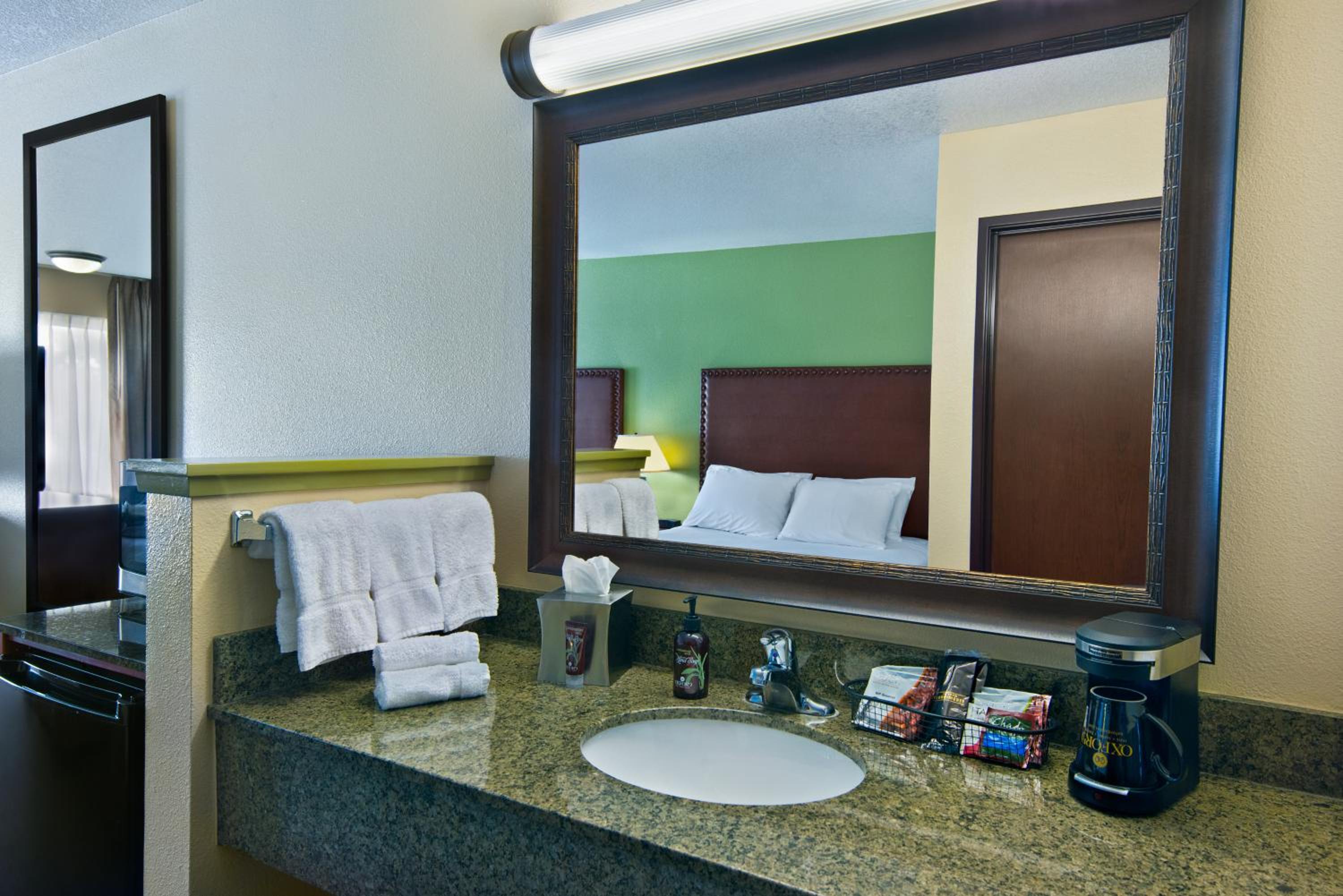 2 Queen Suite photo 3
