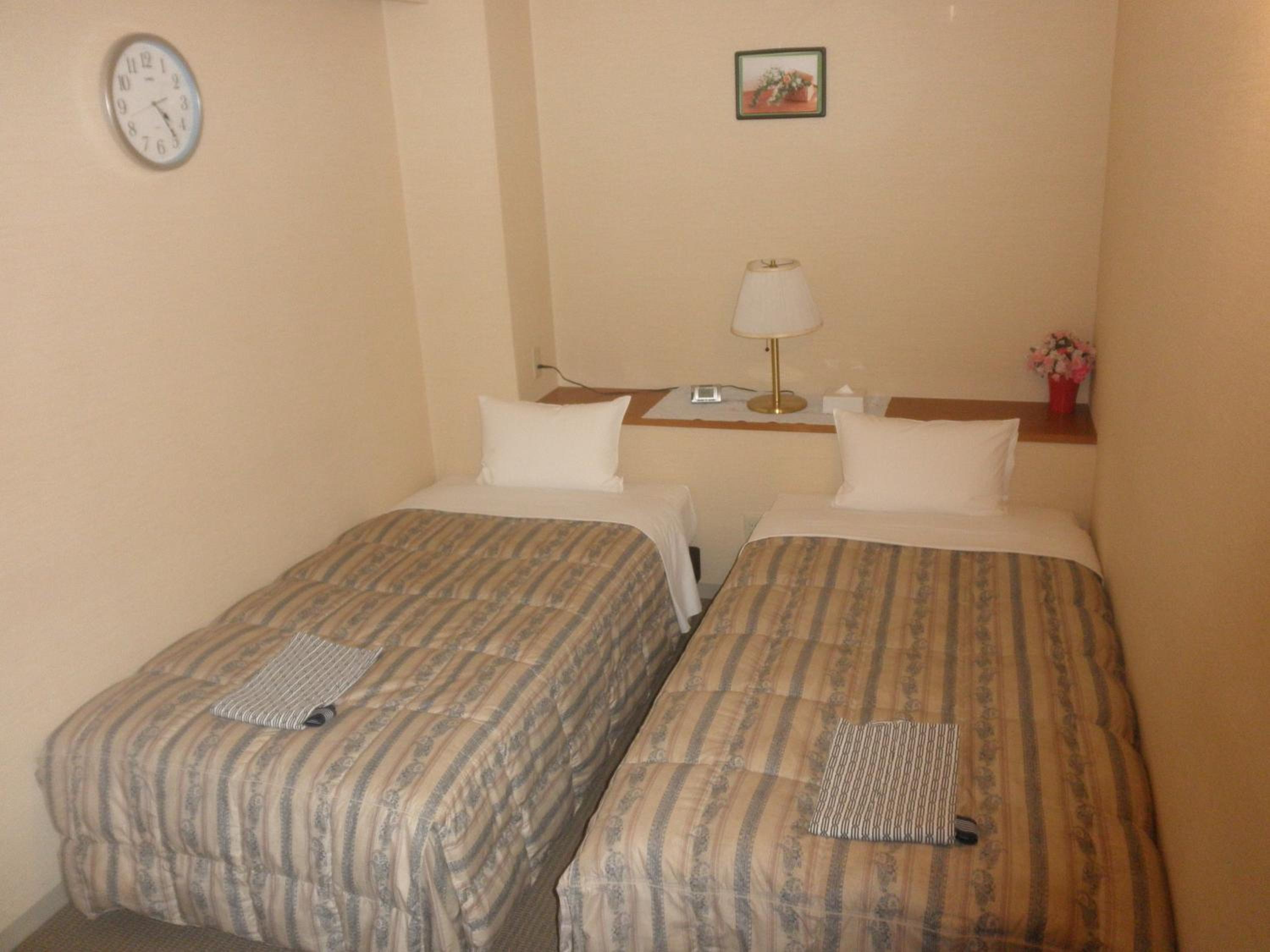 Single Room - Smoking photo 3
