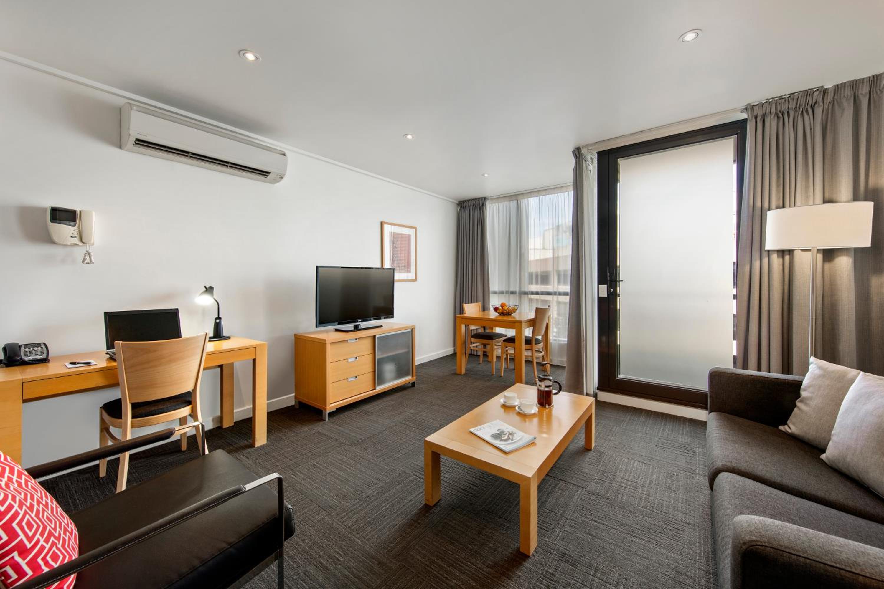 One-Bedroom Executive Apartment - Photo 4