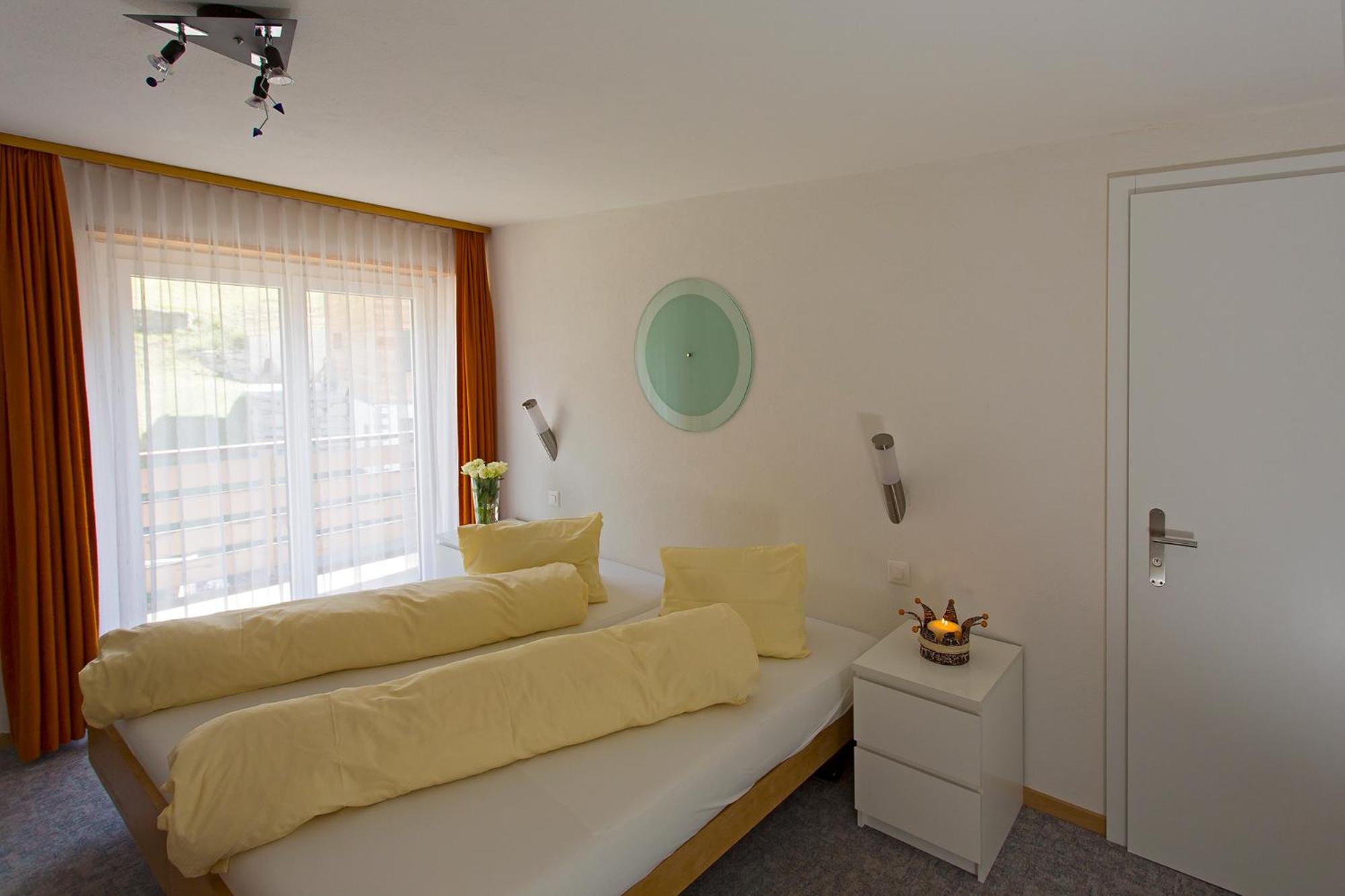 Family Room (2 Adults + 2 Children) - Photo 1