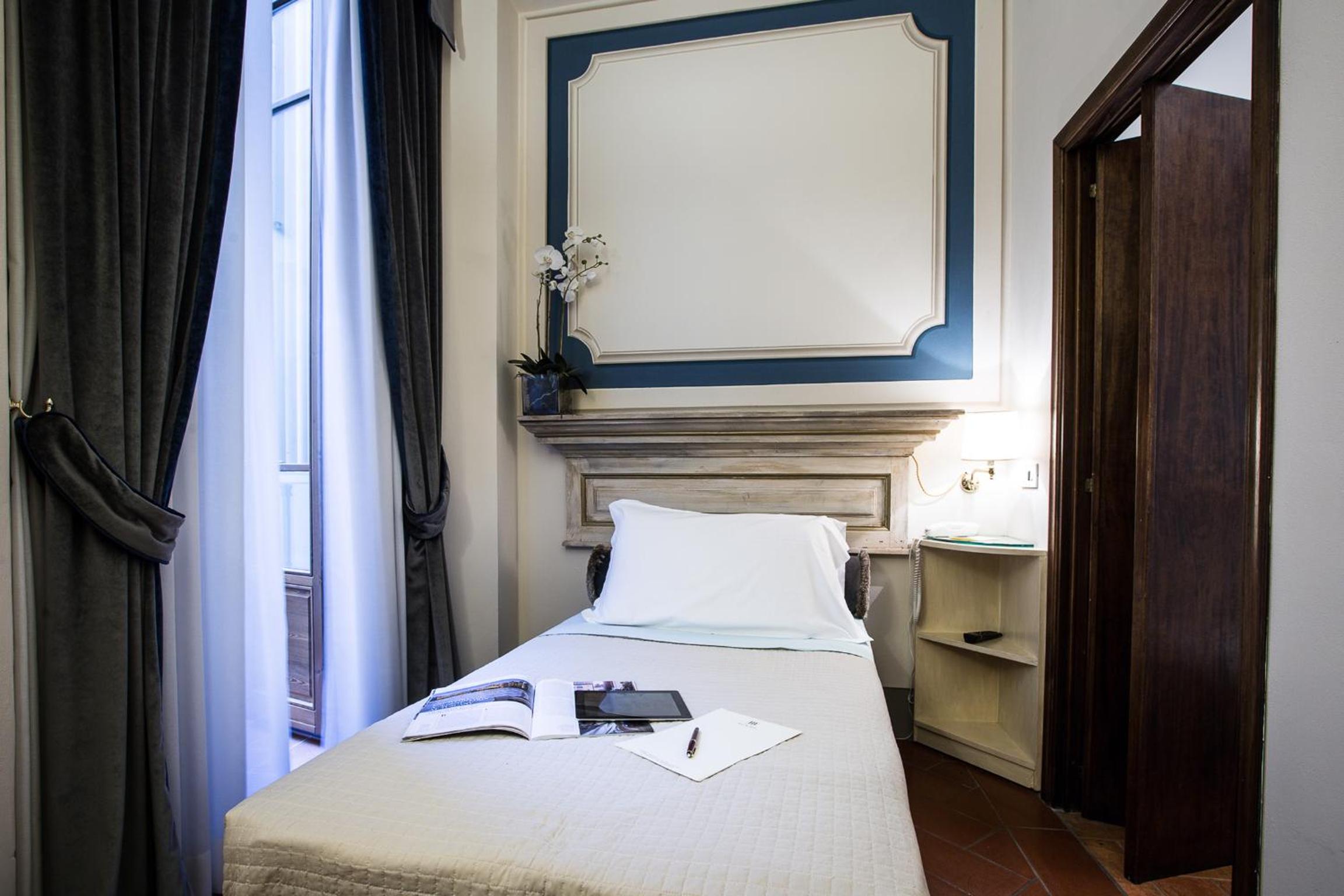 Single Room with Balcony photo 2