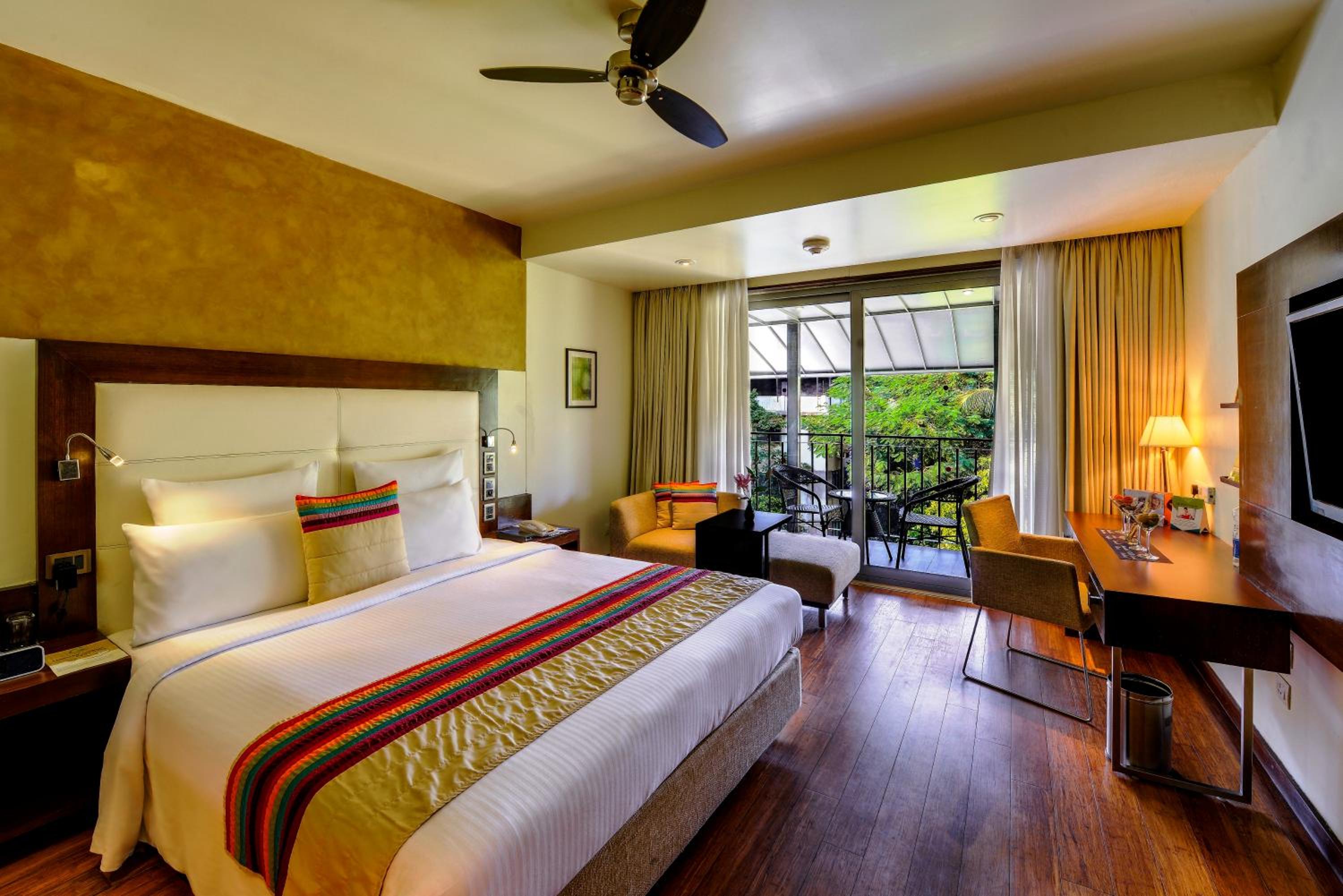 Deluxe King Room – INR 500 Credit on SPA per stay – Happy Hours 1+1 (5pm to 7pm) – 15% Discount on Food & Beverages – 10% Discount on One way Local transfers