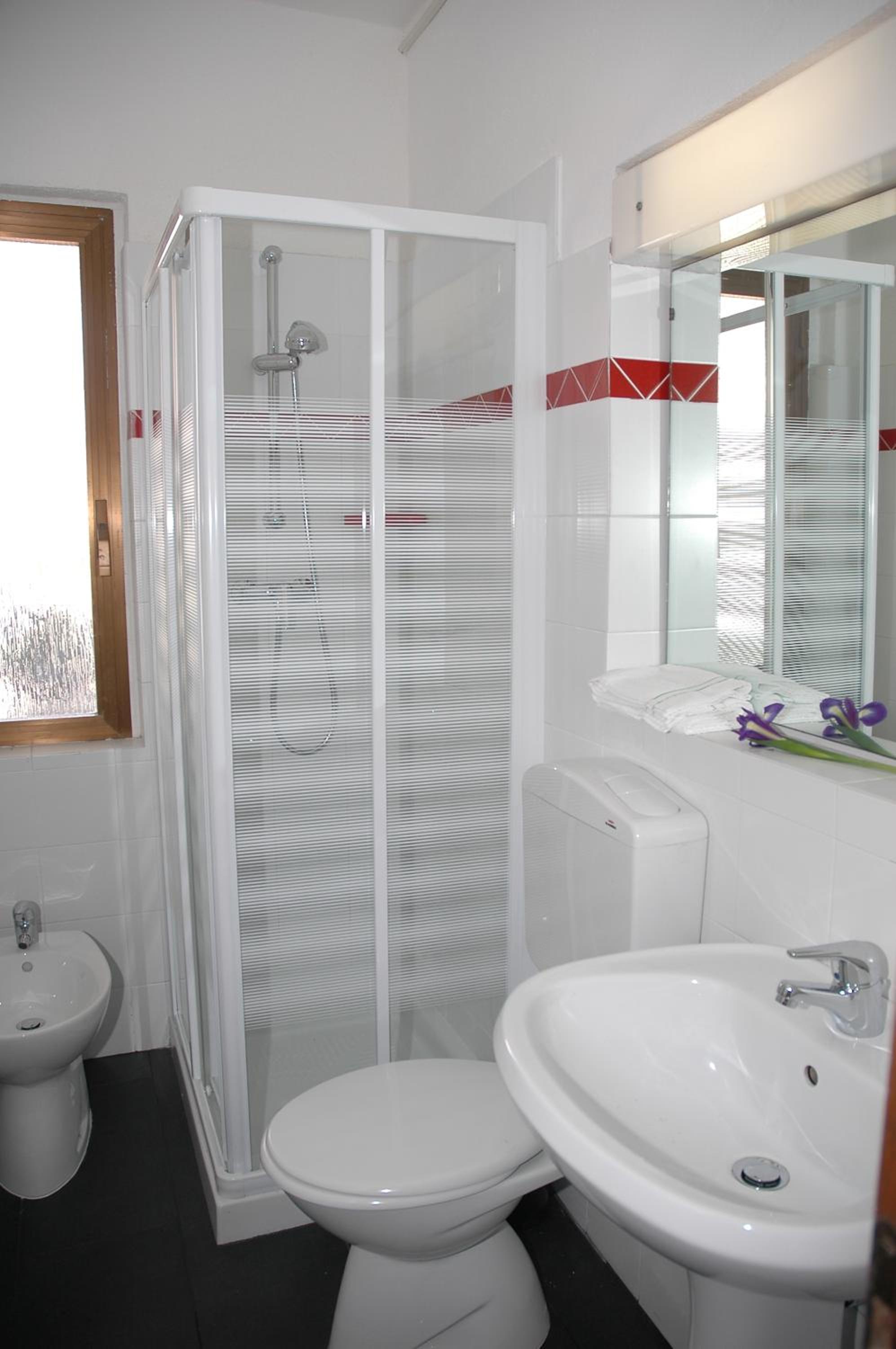 Economy Small One-Bedroom Apartment with Balcony - Photo 4