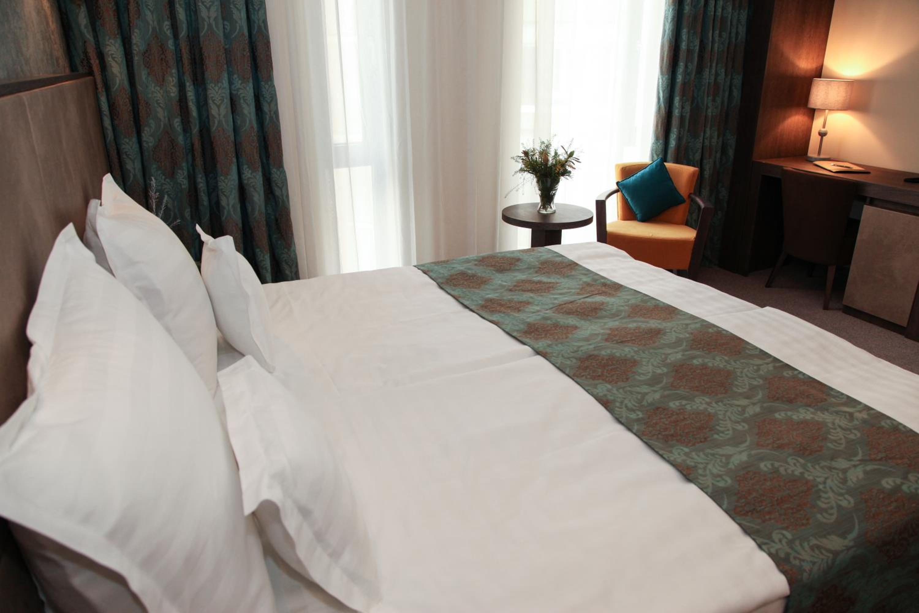 Standard Double Room - Photo 16