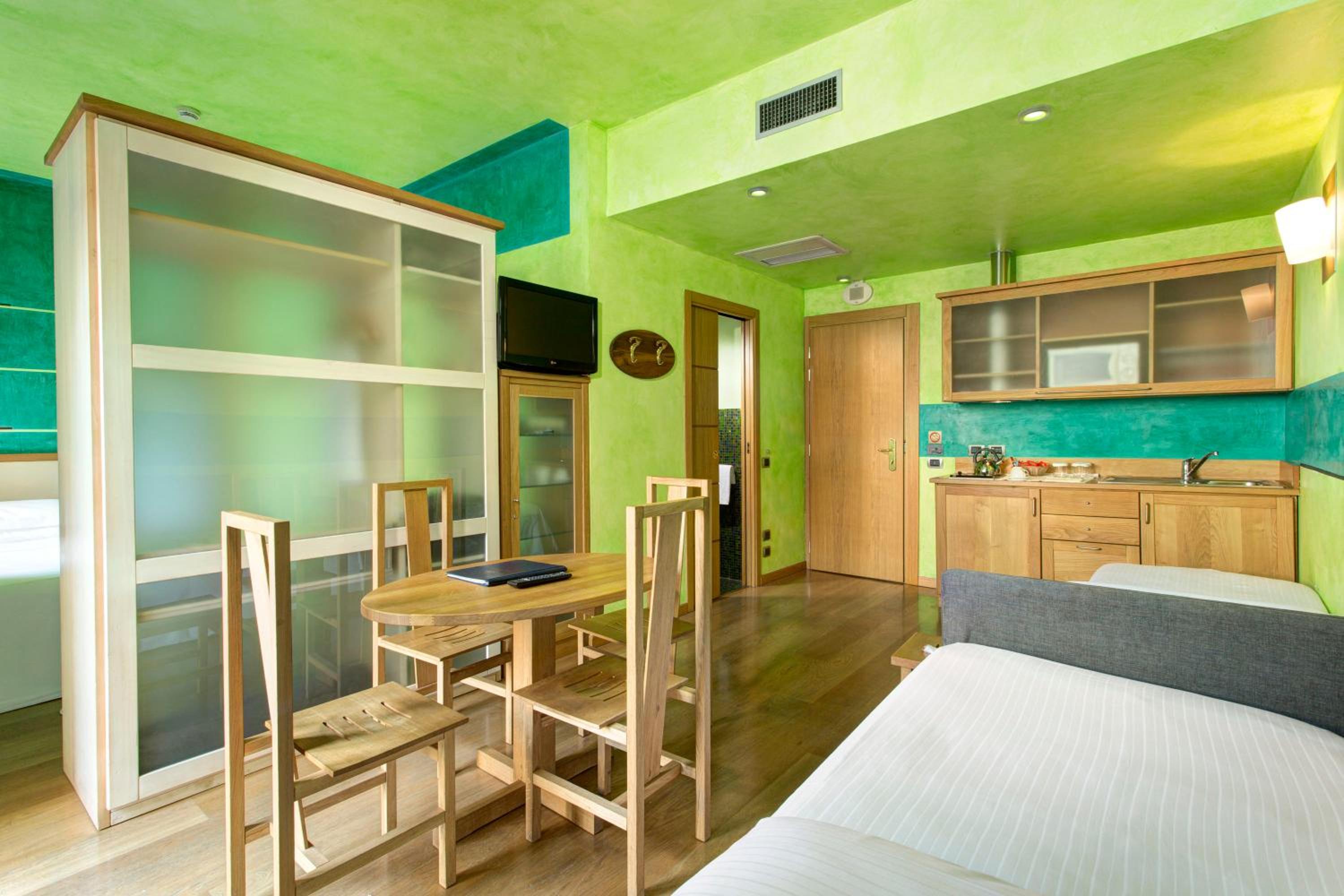 Family Room (4 Adults) - Separate Building photo 1