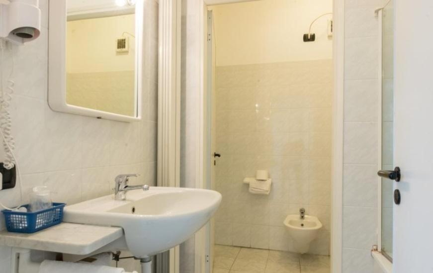 Double or Twin Room photo 3