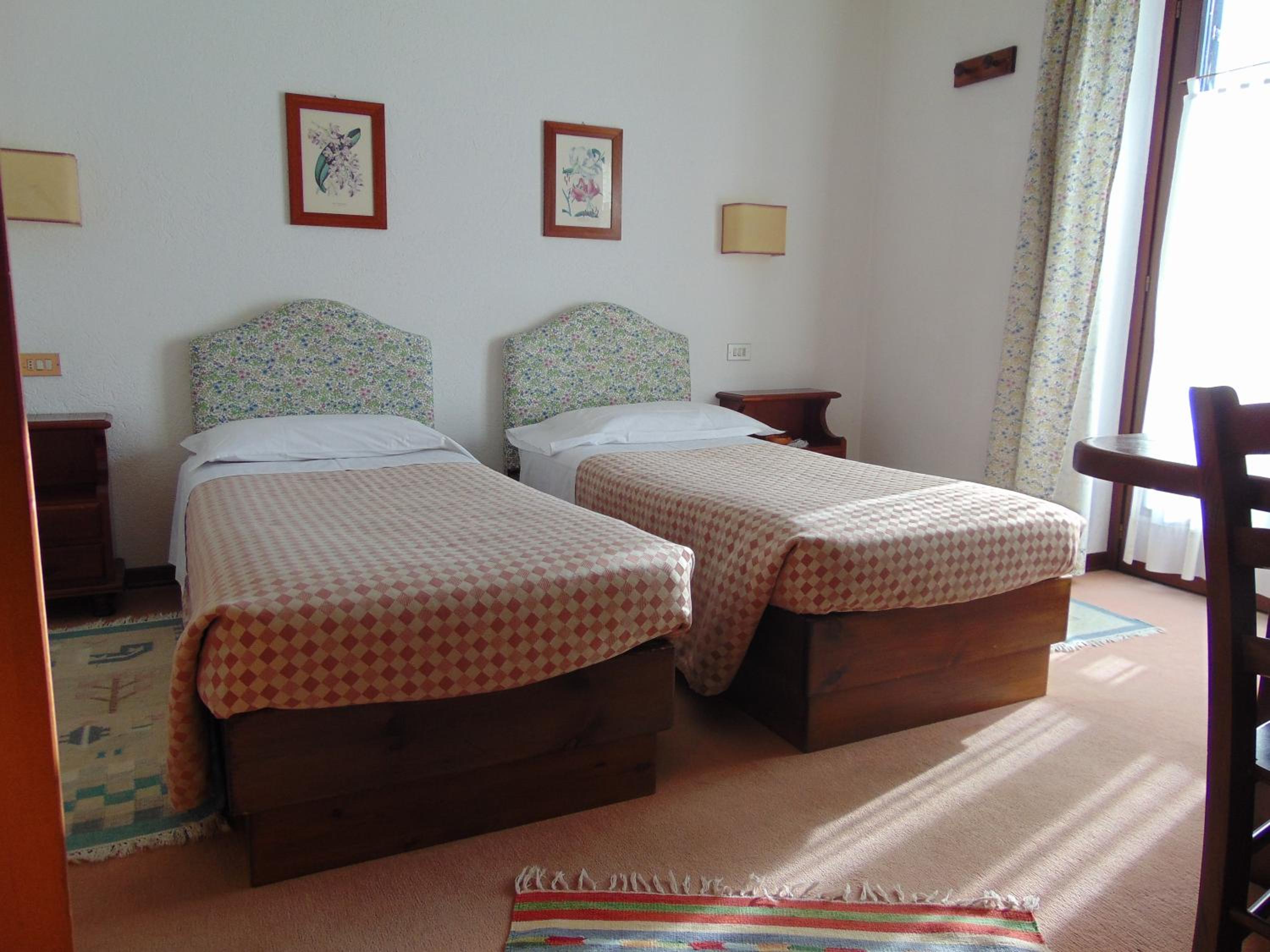 Twin Room - Photo 3