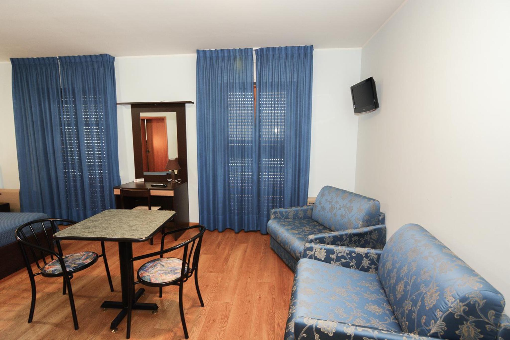 Superior Quadruple Room - Photo 1