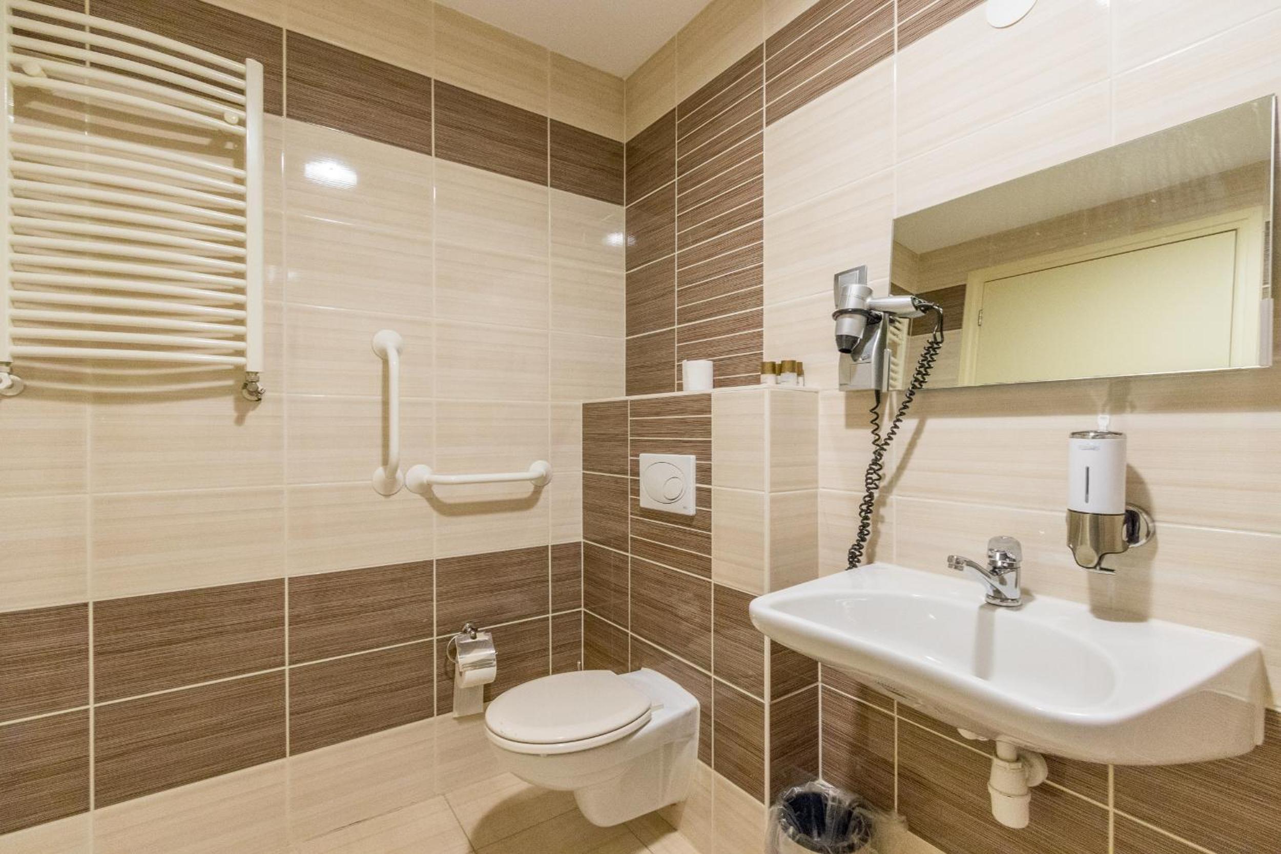 Double Room - Photo 8