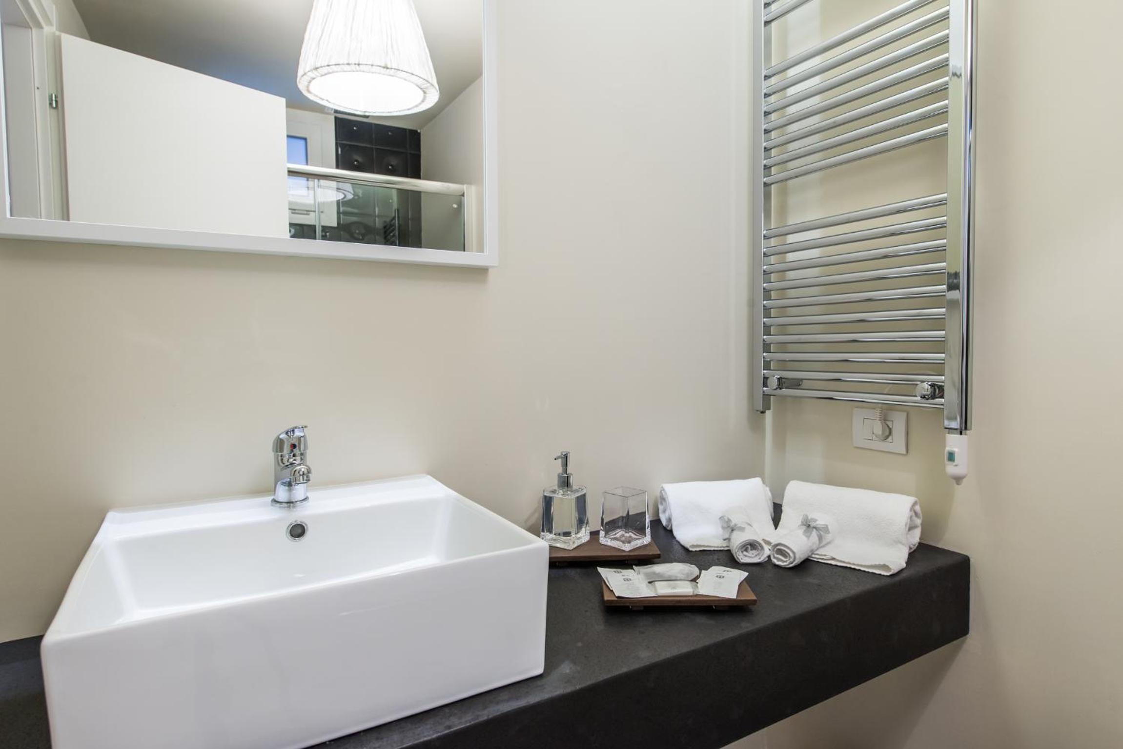 Standard Double Room - Photo 5