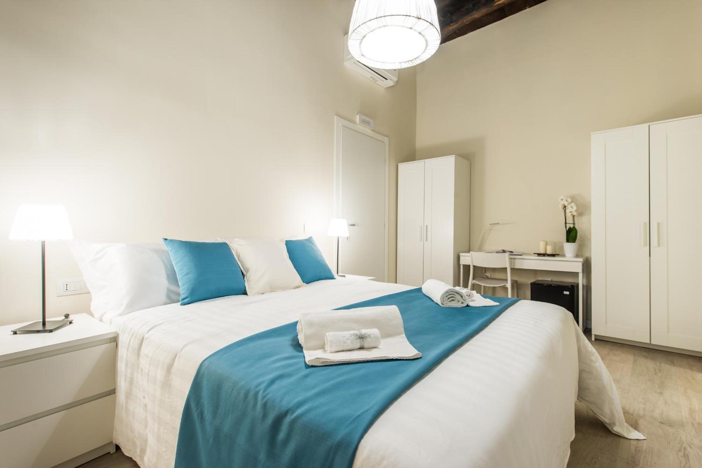 Standard Double Room - Photo 9