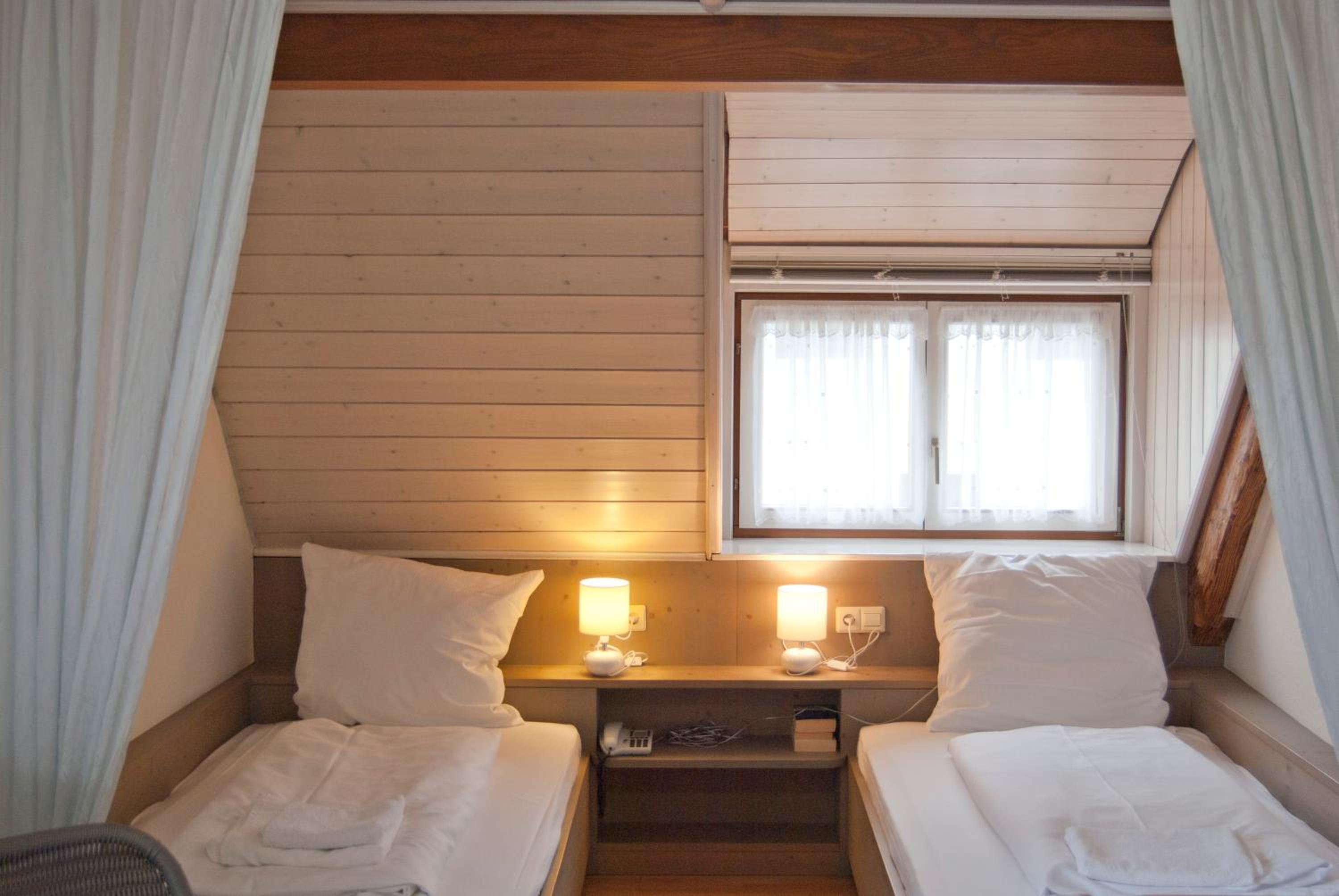 Triple Room with Private Bathroom - Photo 4