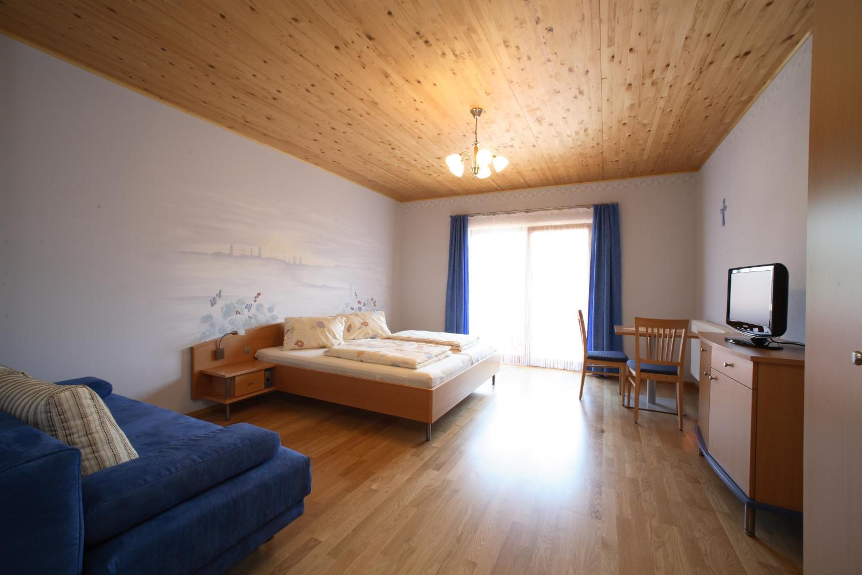 Standard Double Room with Balcony photo 2