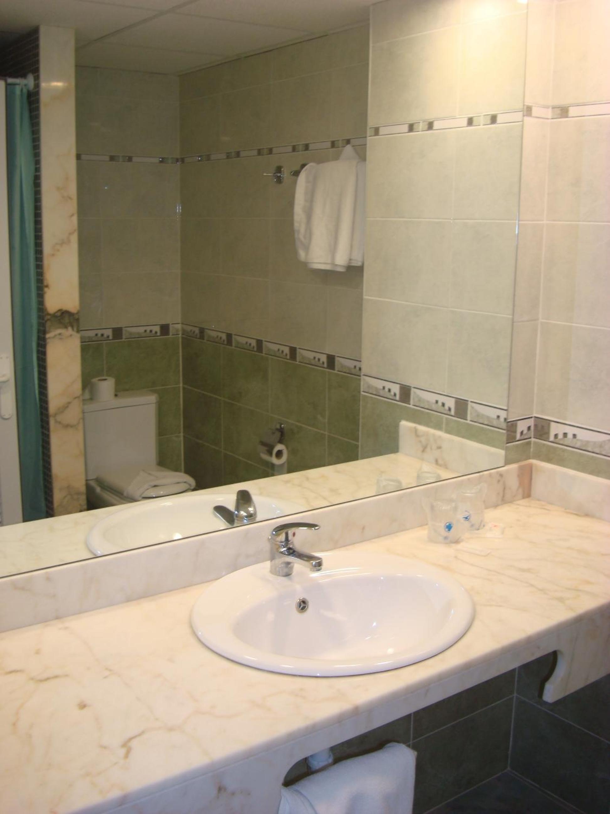 Standard Double or Twin Room photo 2
