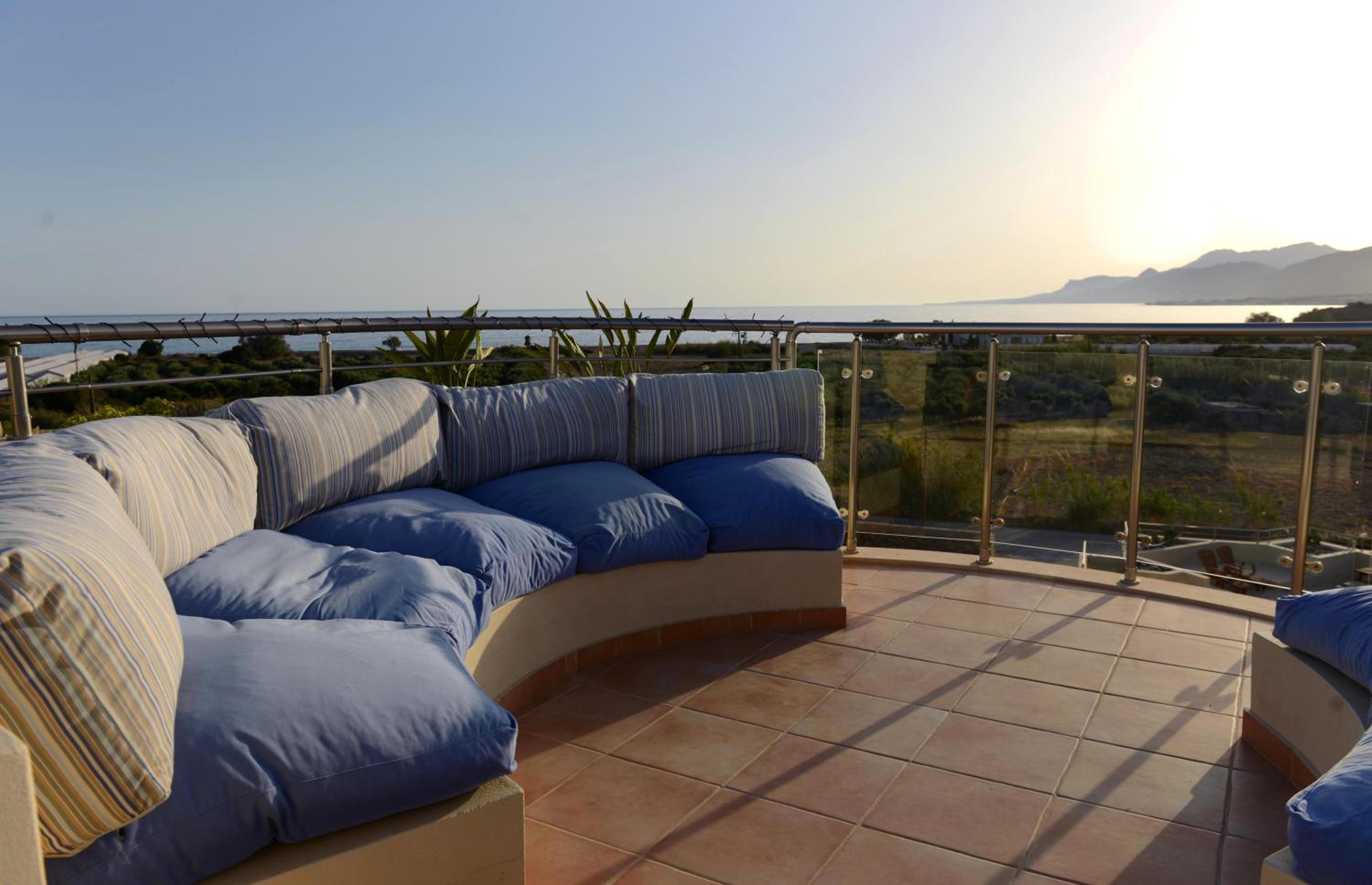 Deluxe Two-Bedroom Apartment With Roof Terrace photo 2