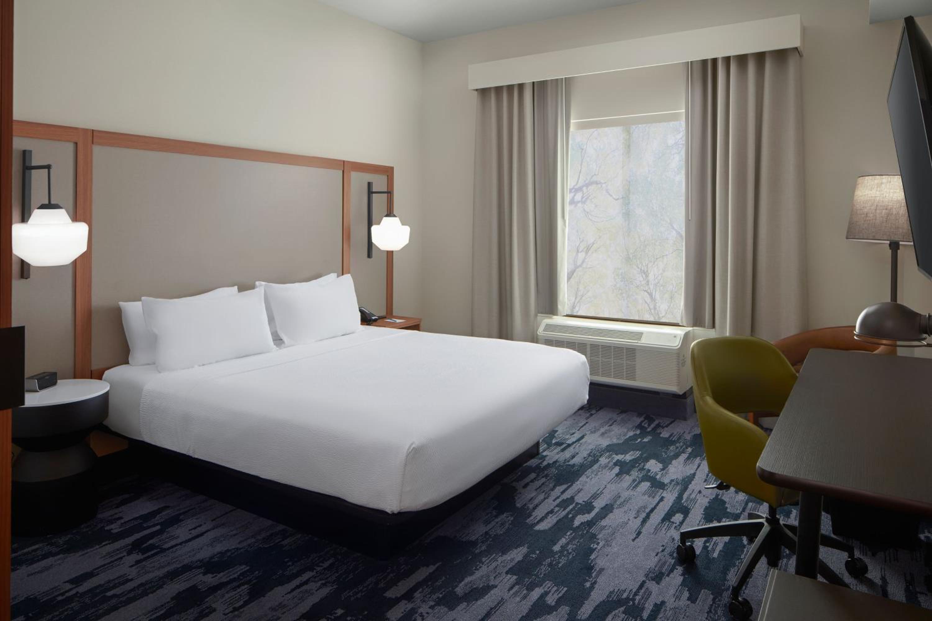 King Room with Roll-In Shower - Mobility Access/Hearing Accessible