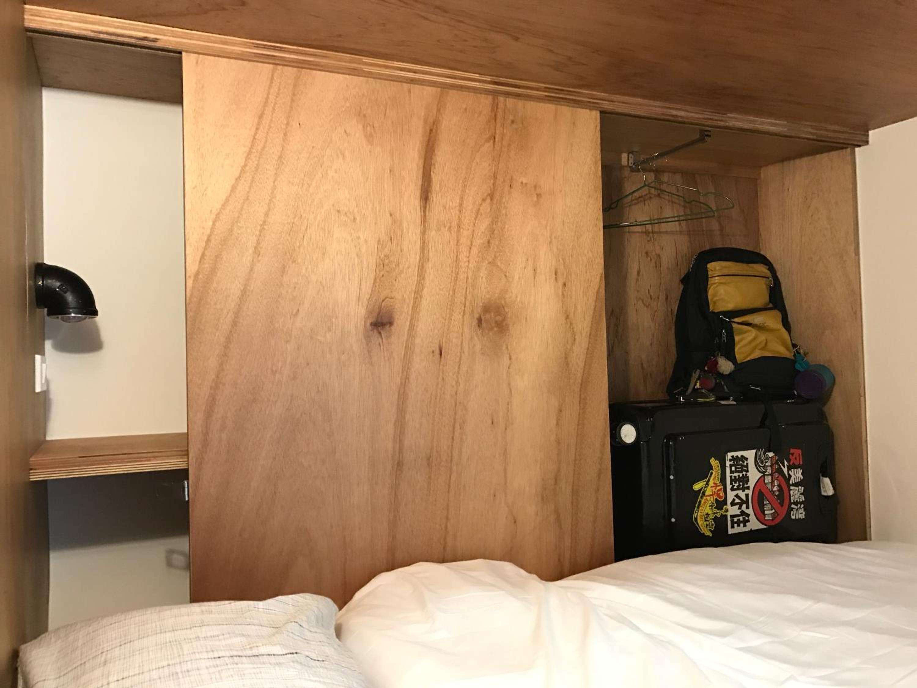 Bed in 6-Bed Female Dormitory Room photo 3