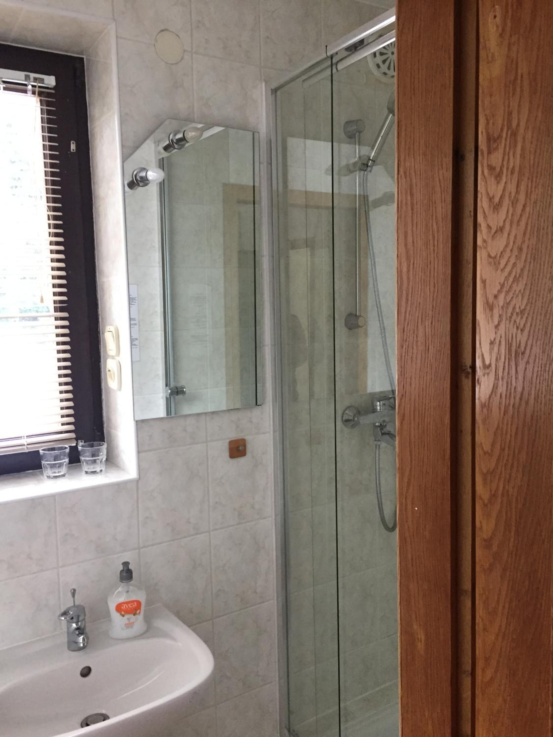 Twin Room with Bathroom - Photo 2