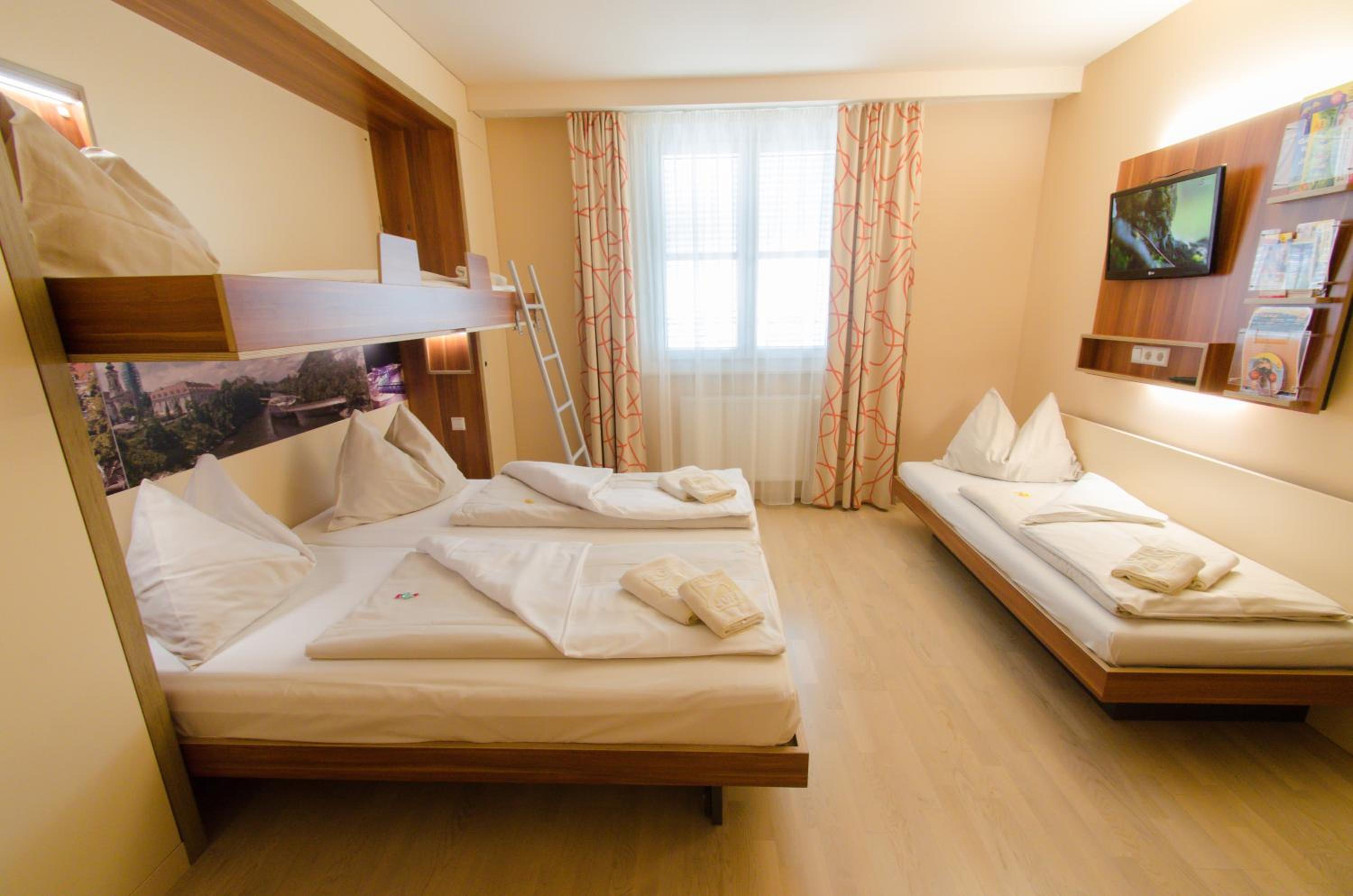 Quadruple Room - Photo 2