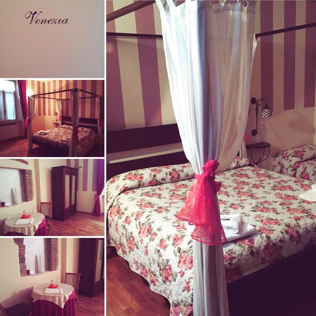 Double or Twin Room with Shared Bathroom photo 1