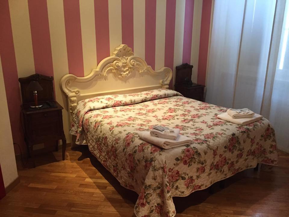 Single Room with Shared Bathroom photo 1