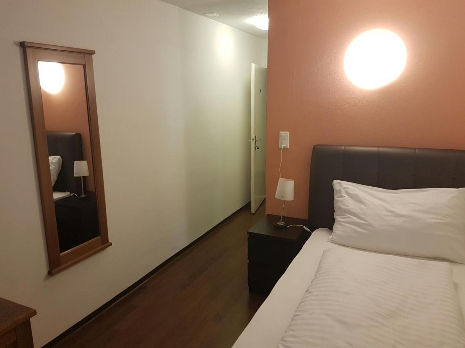 Double Room with Private Bathroom - Photo 3