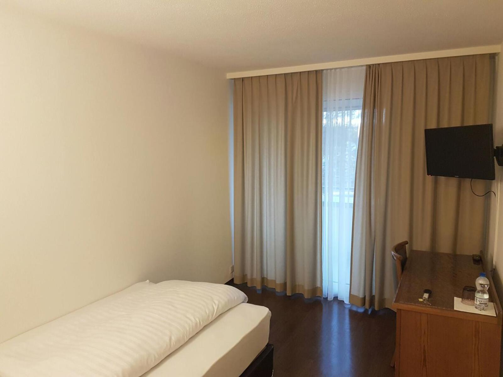 Single Room with Shared Toilet