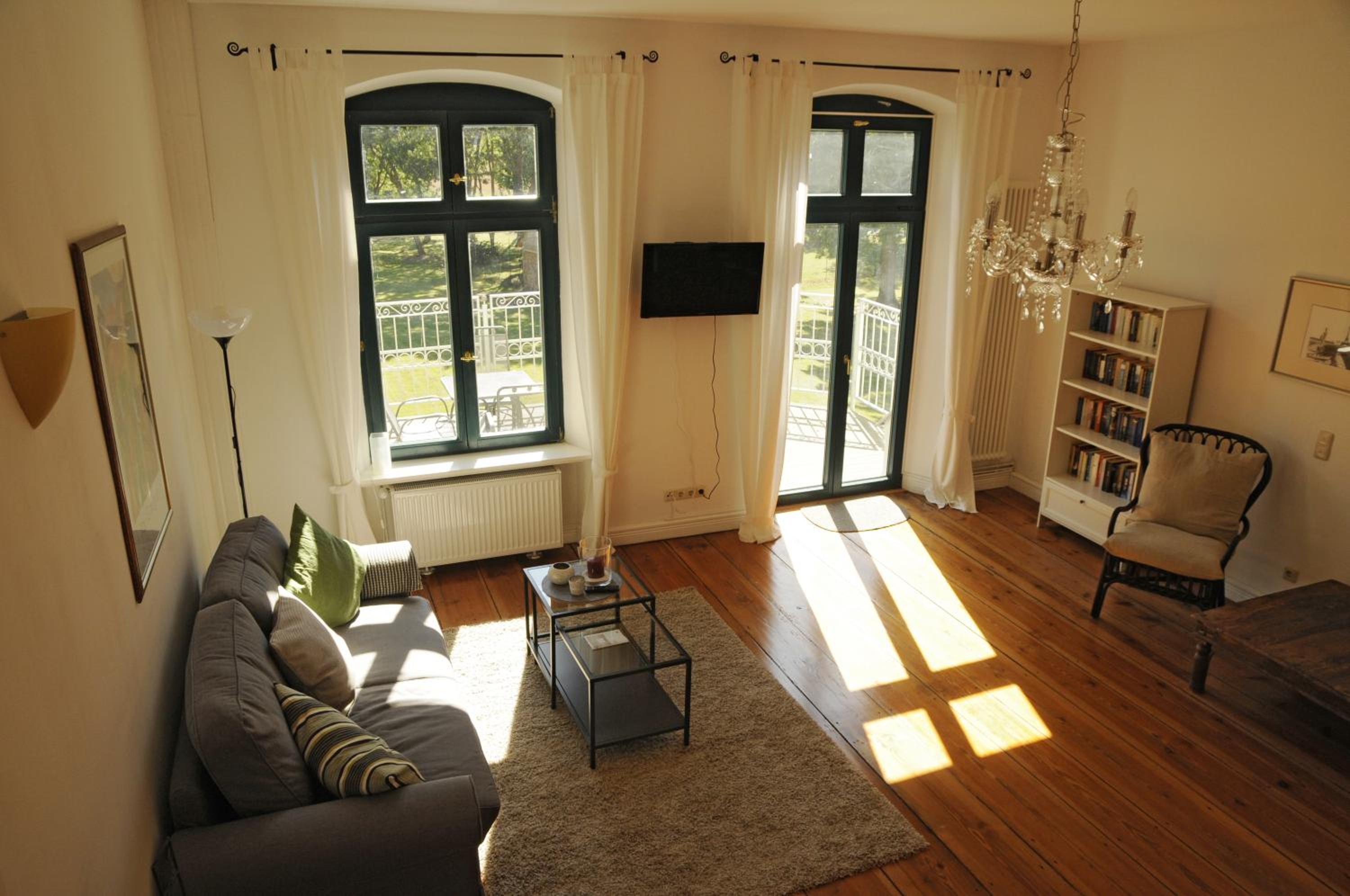 Apartment with Balcony photo 1