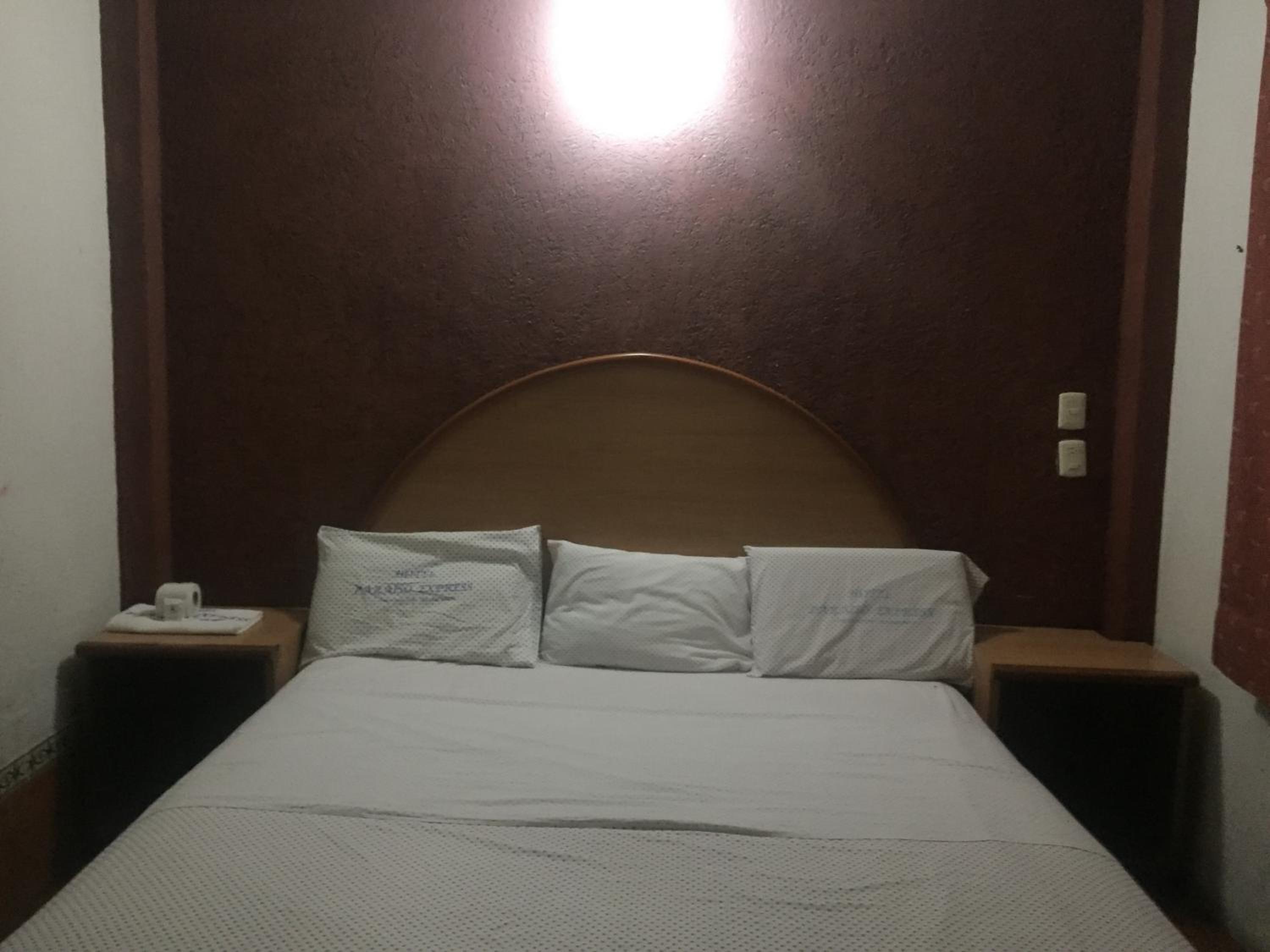 Deluxe King Room - Photo 4