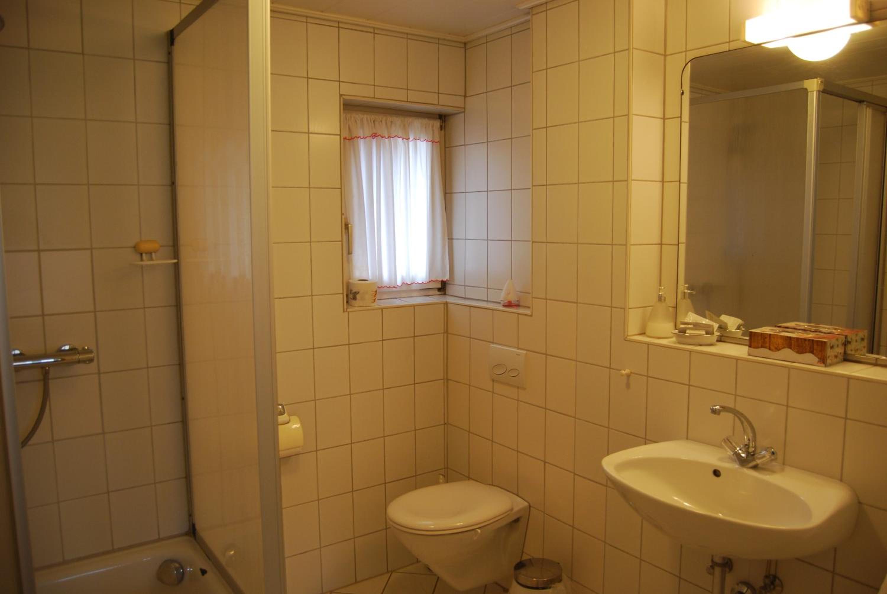 Double Room with Private Bathroom - Photo 5