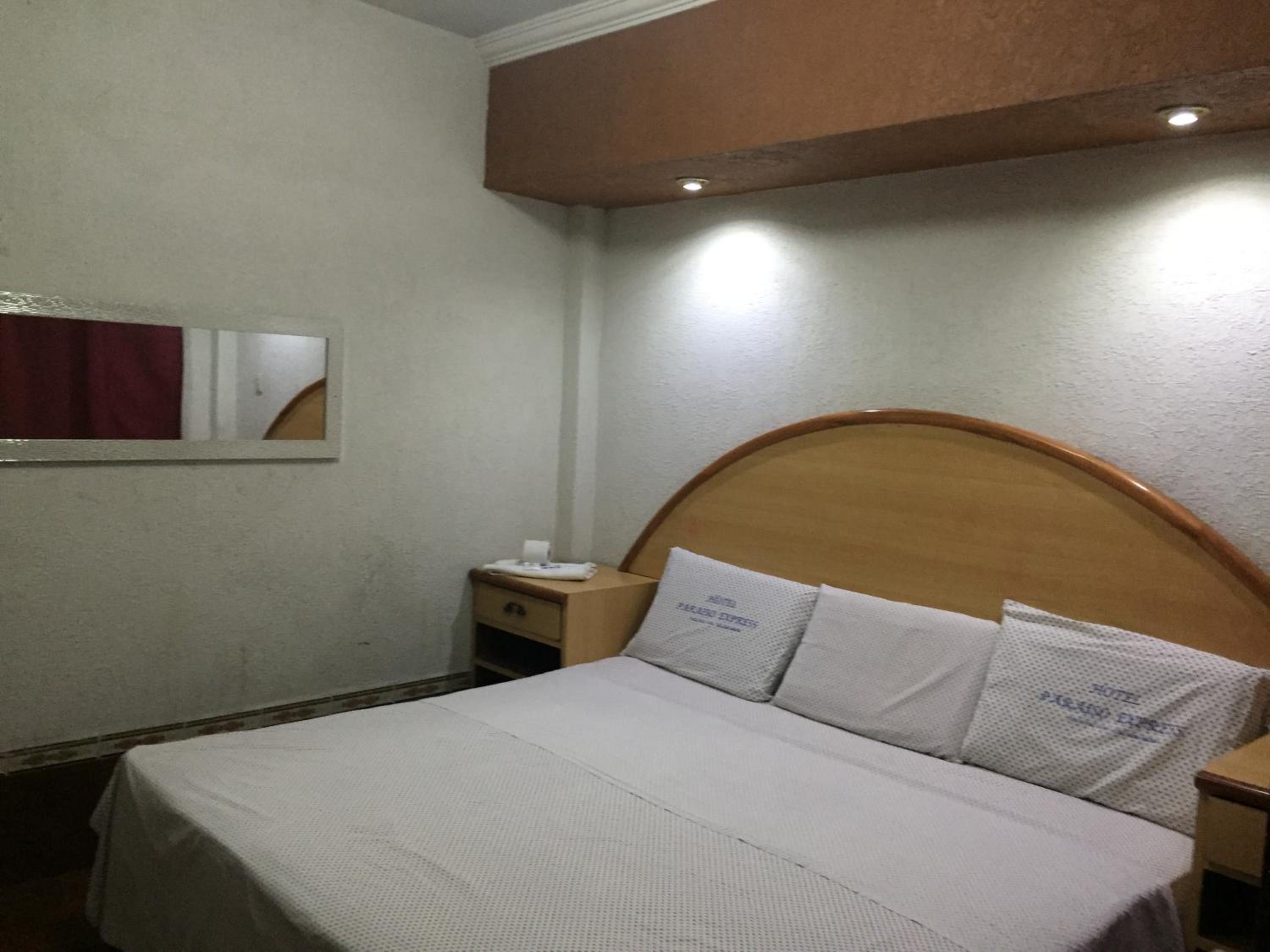 Deluxe King Room - Photo 6
