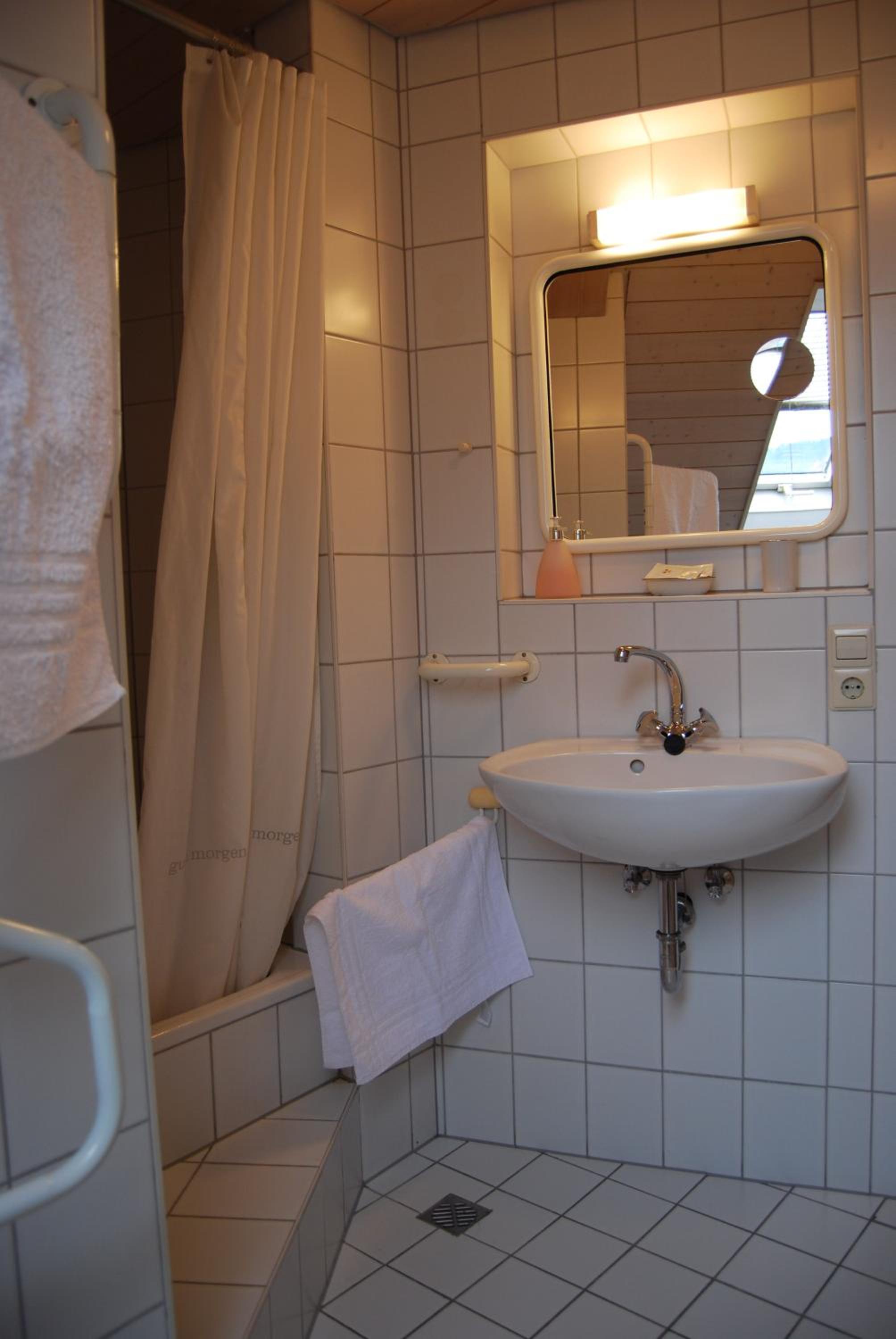 Triple Room with Private Bathroom - Photo 5