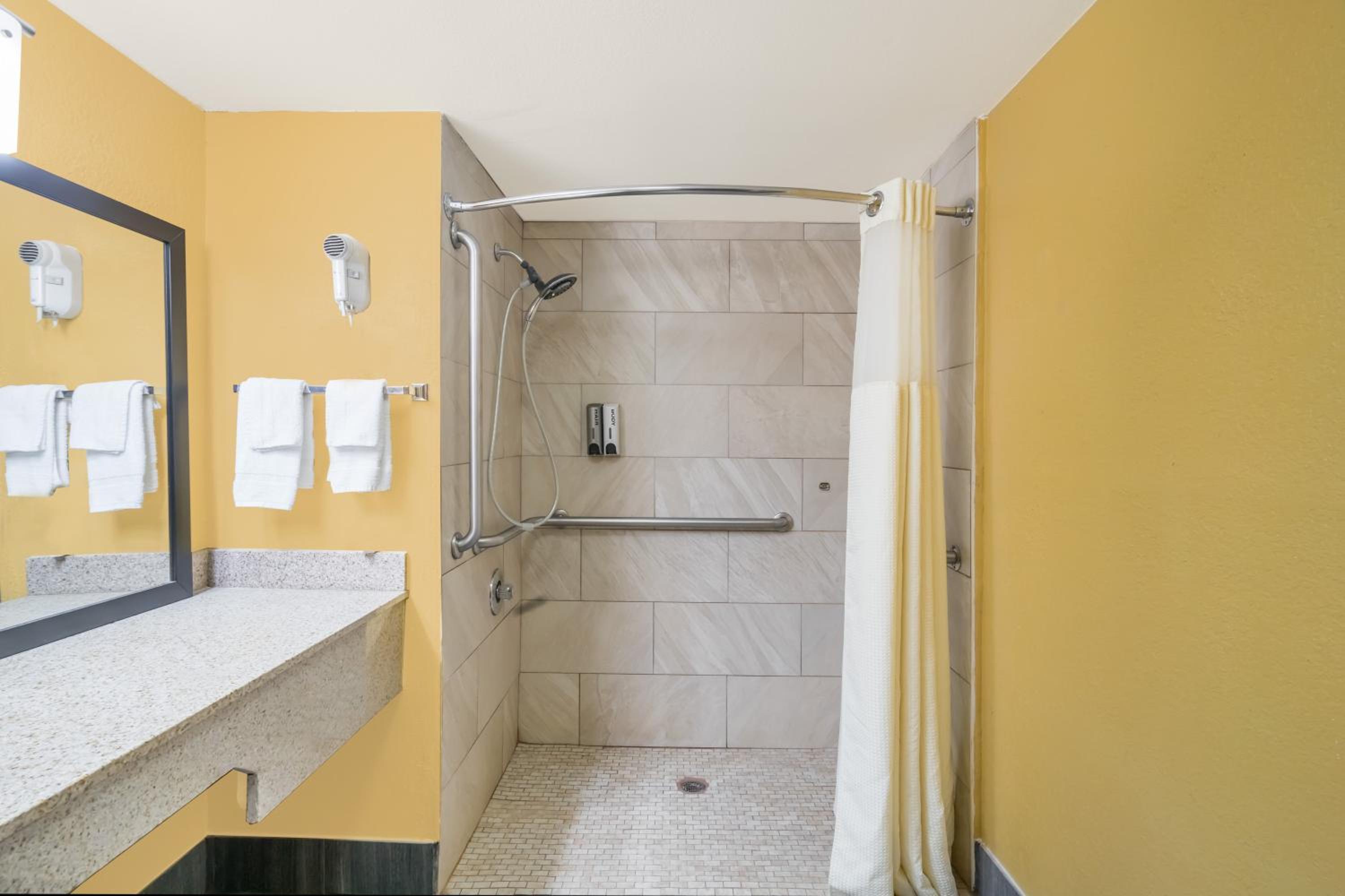 King Room - Disability Access/Non-Smoking - Photo 3