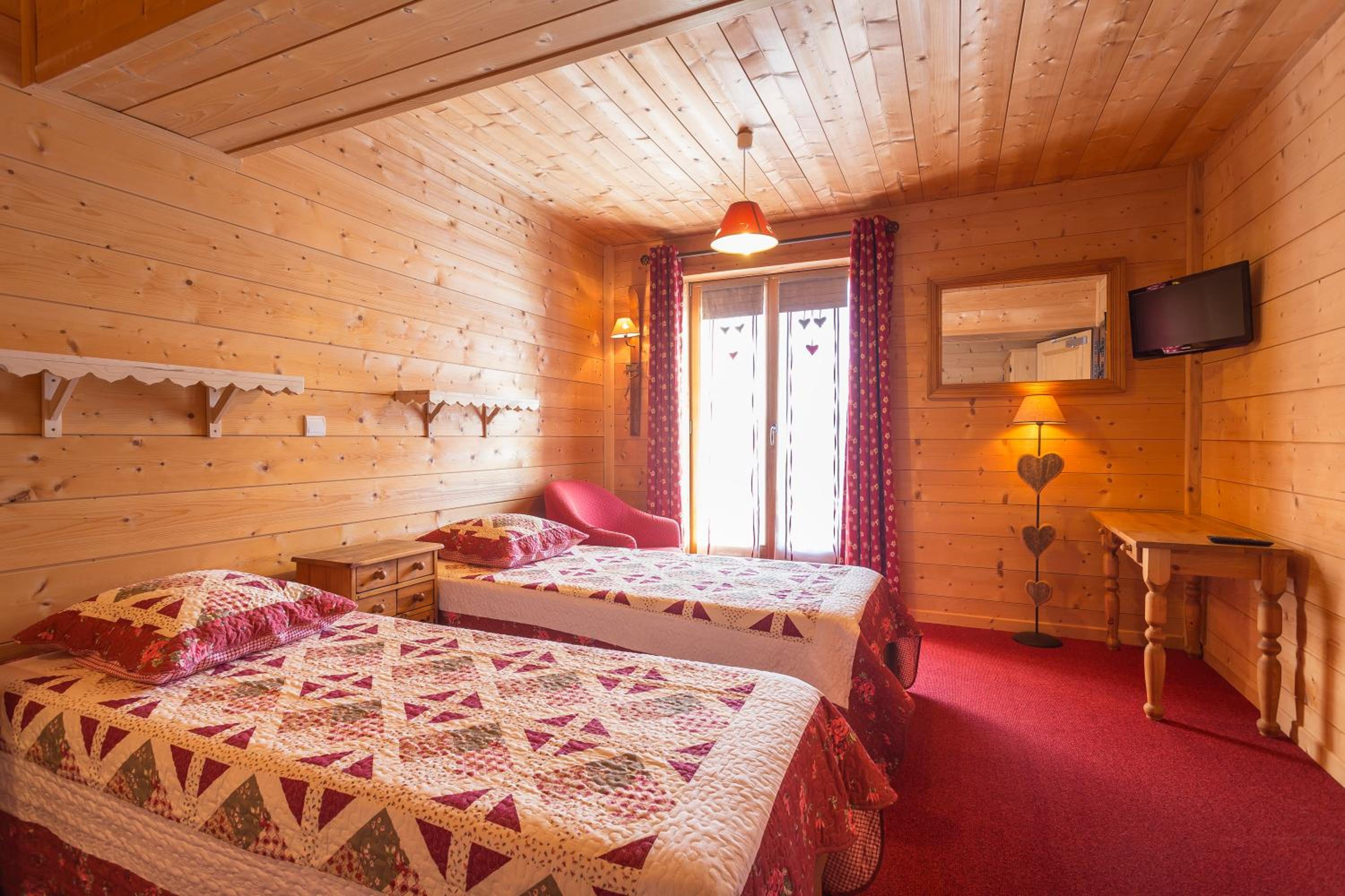 Deluxe Family Suite photo 3