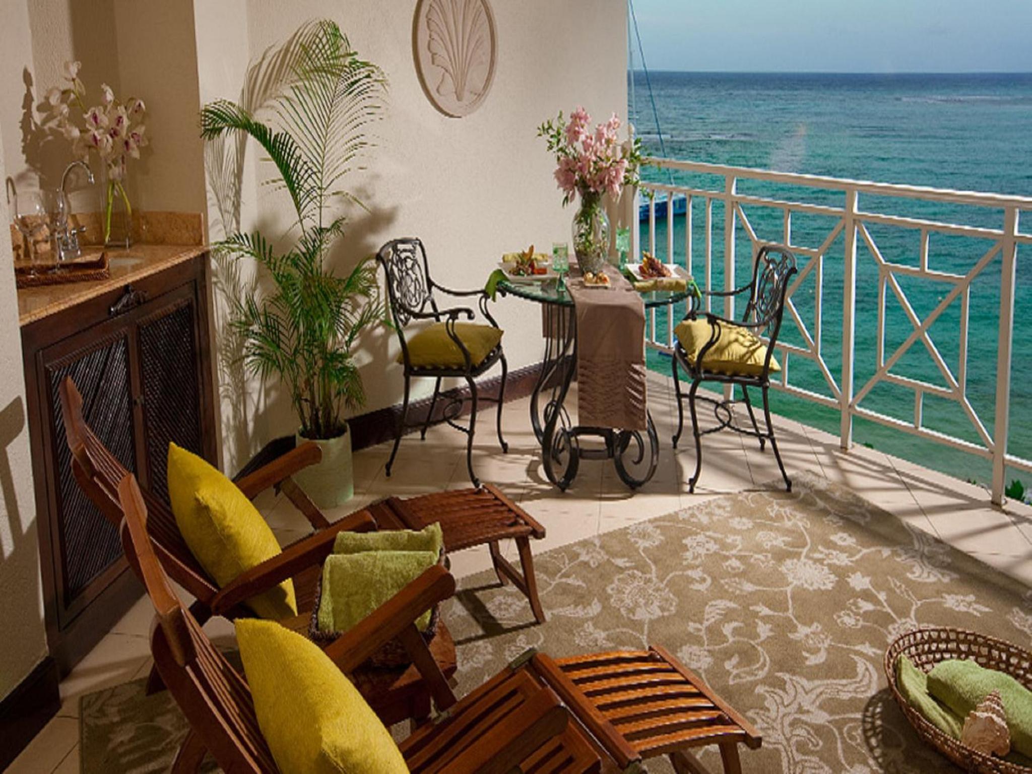 Grand Duchess Oceanfront Veranda Butler Suite photo 3