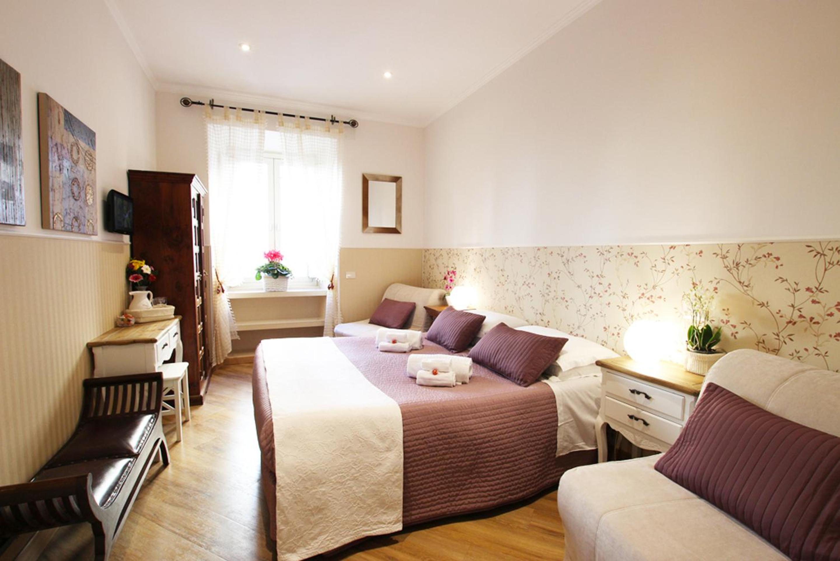 Double Room with Private Bathroom photo 2