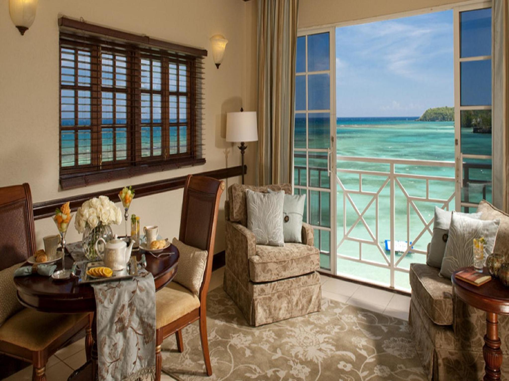 Royal Monarch Oceanfront Butler Suite photo 2