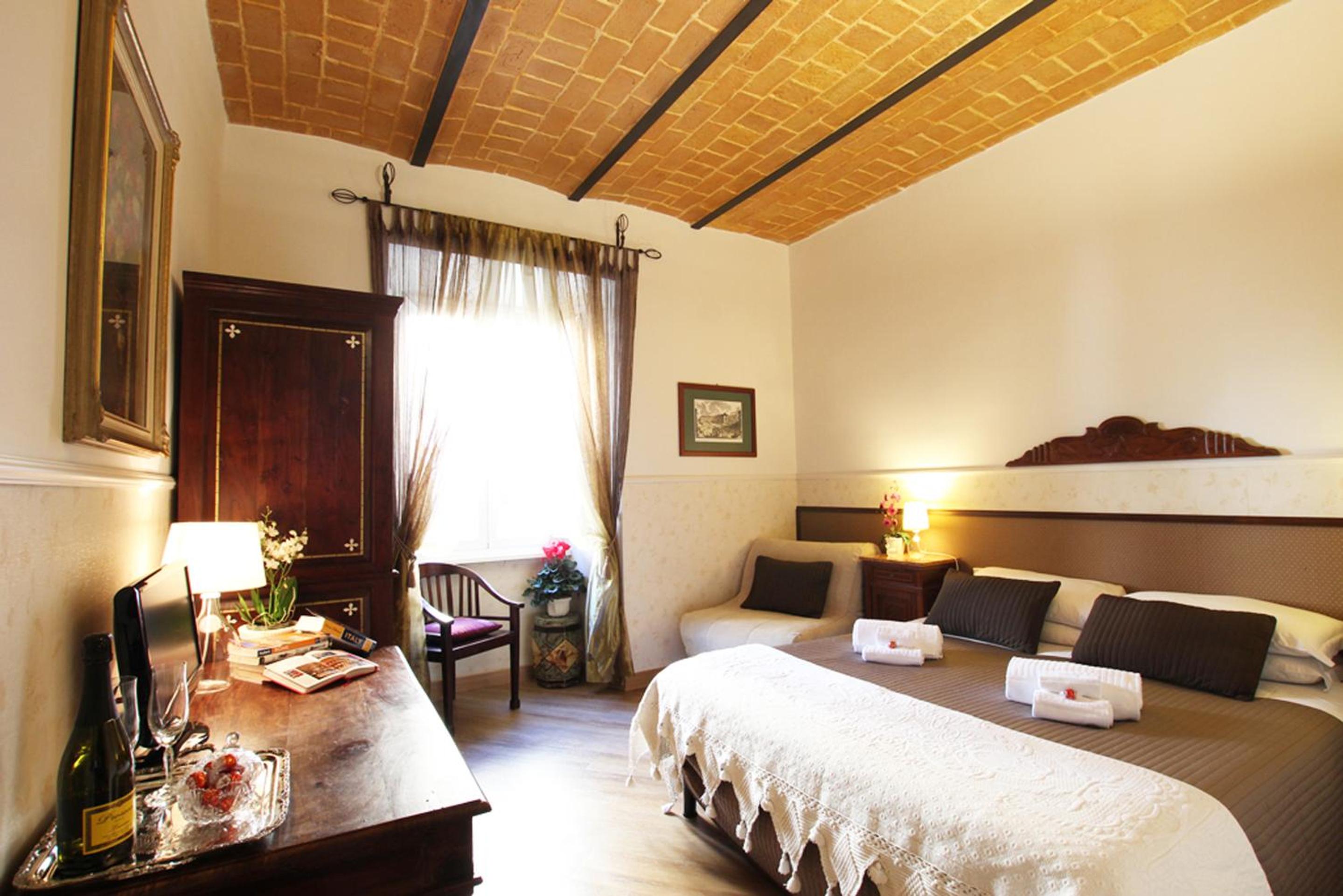 Double Room with Private Bathroom photo 3
