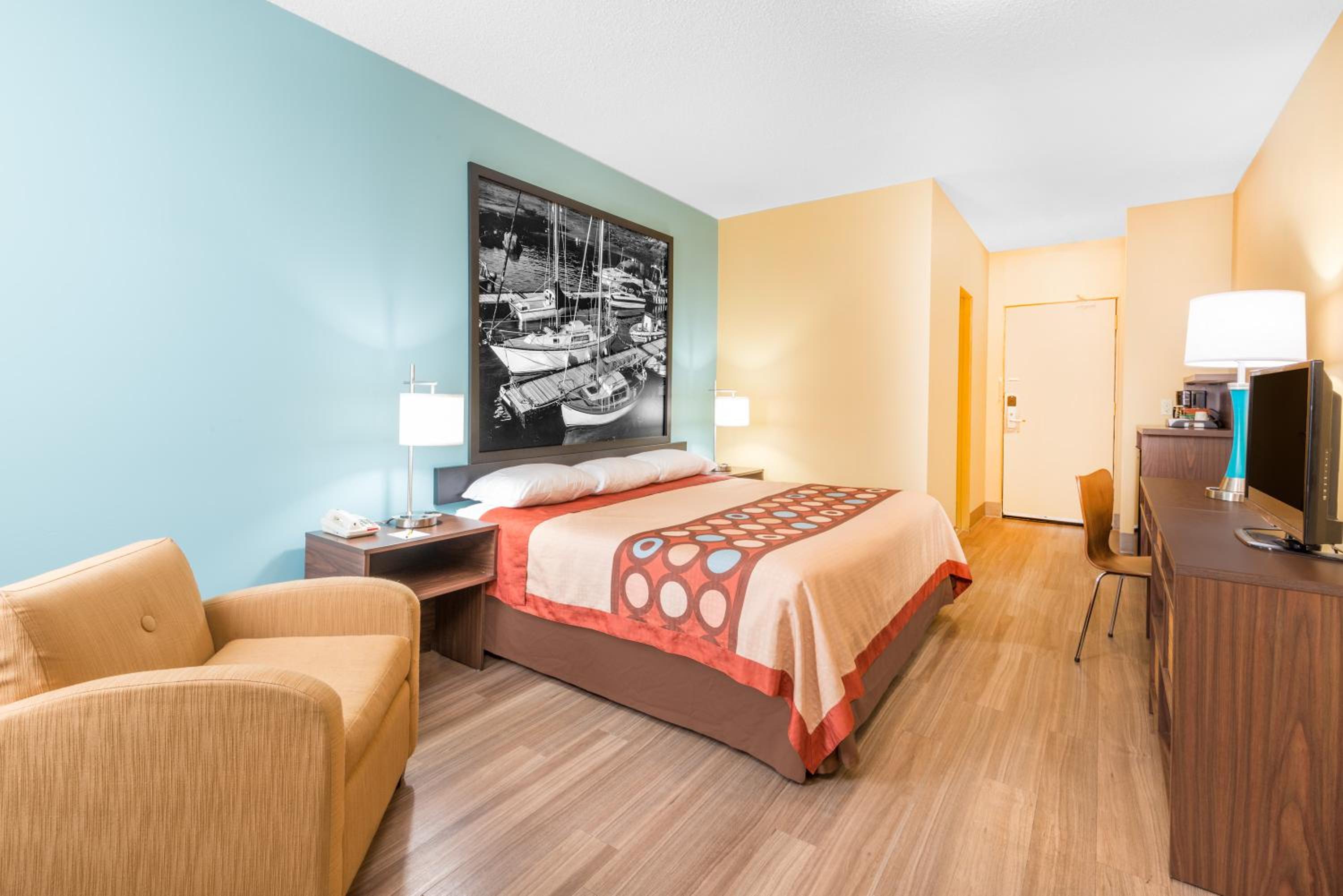 King Room - Pet Friendly/Non-Smoking - Photo 5
