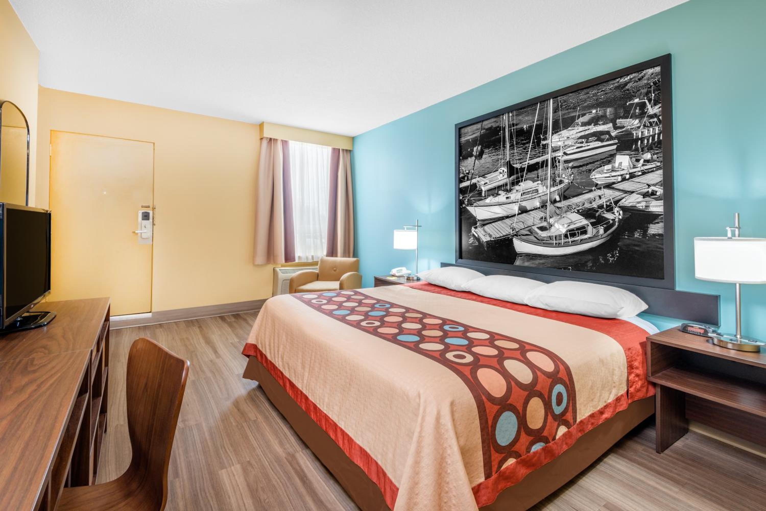 King Room - Pet Friendly/Non-Smoking - Photo 4