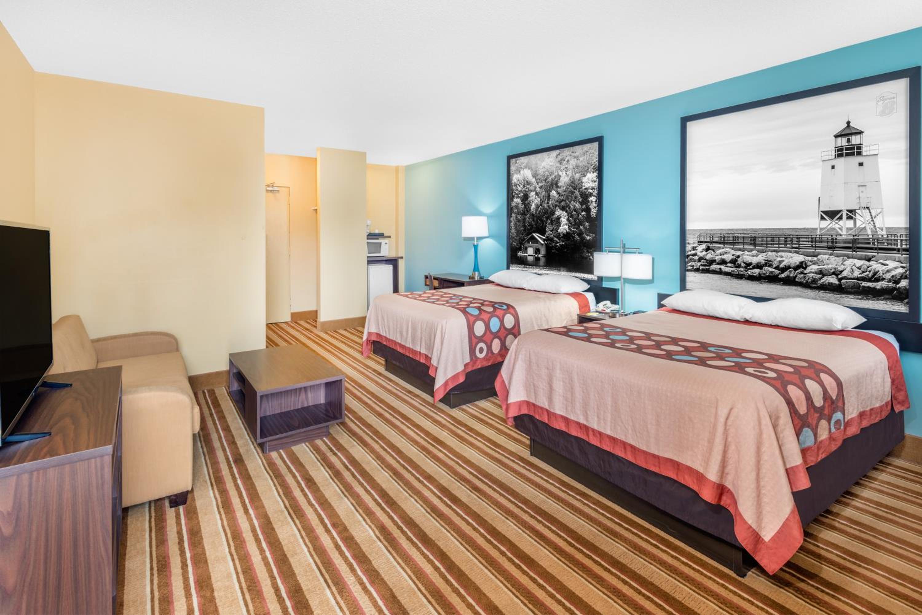 Queen Studio Suite With Two Queen Beds - Ground Floor/Non-Smoking - Photo 4