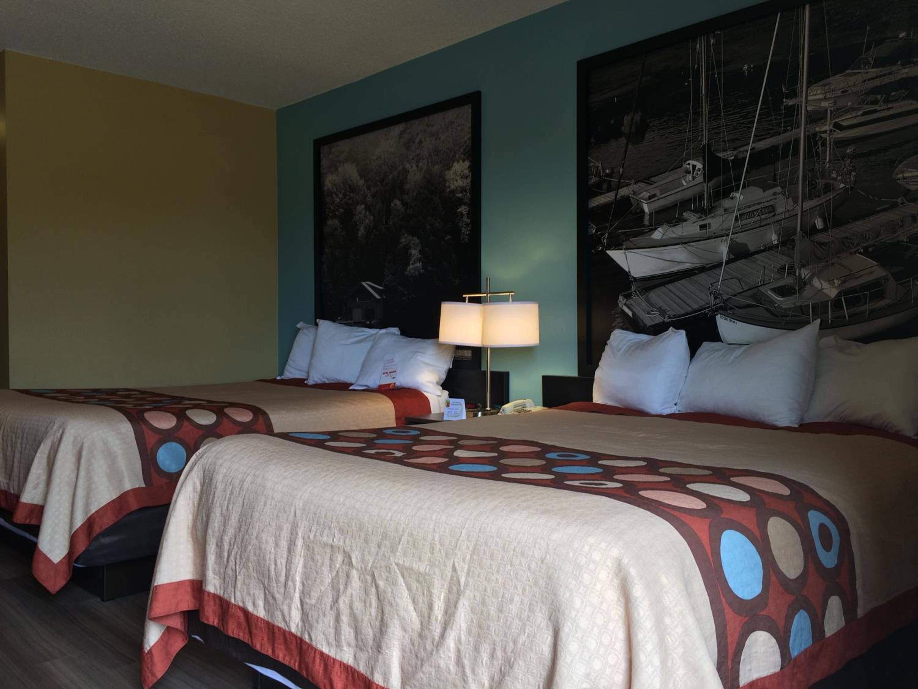 Queen Room with Two Queen Beds - Pet Friendly/Non-Smoking - Photo 4