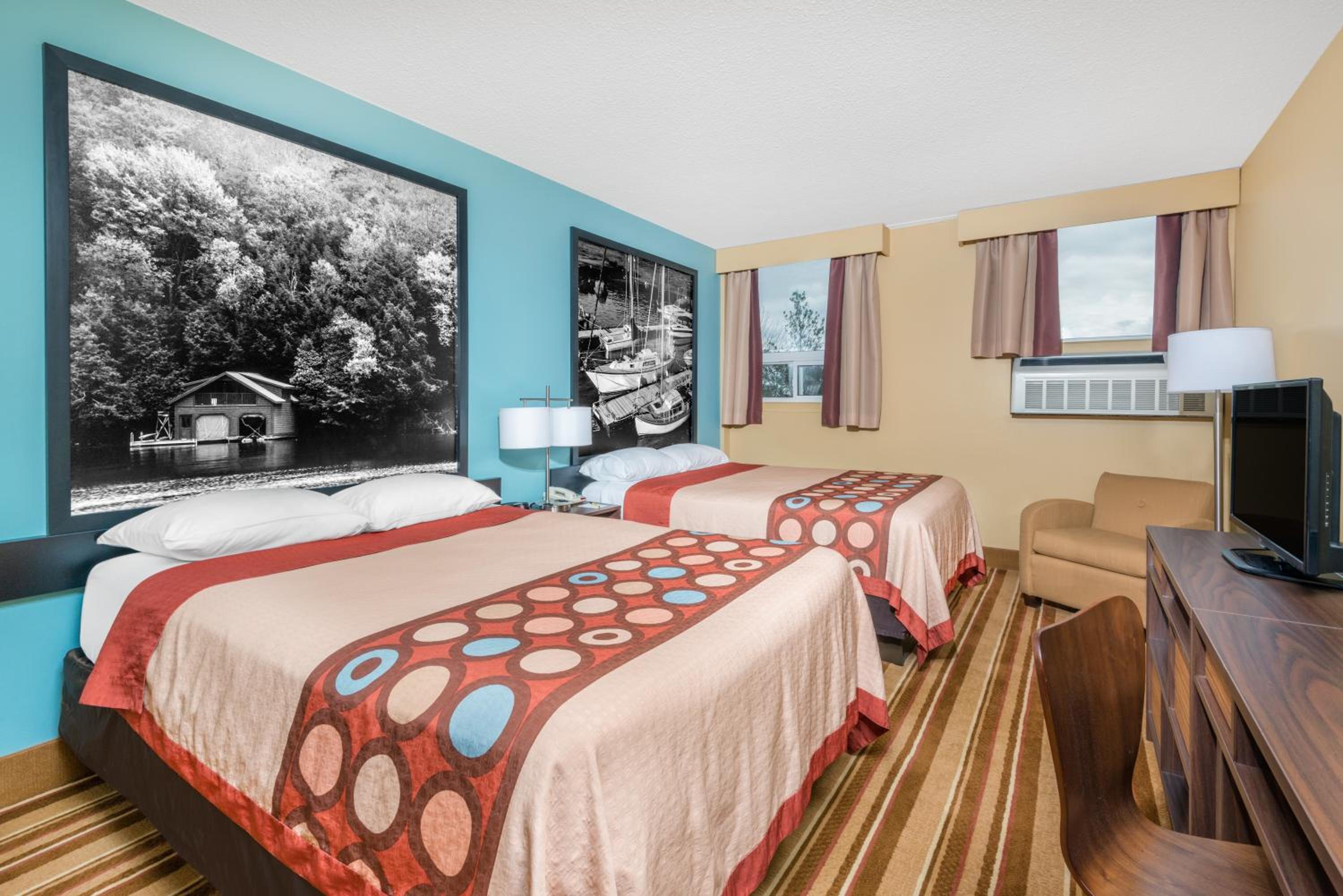 Queen Room with Two Queen Beds - Ground Floor/Non-Smoking - Photo 4