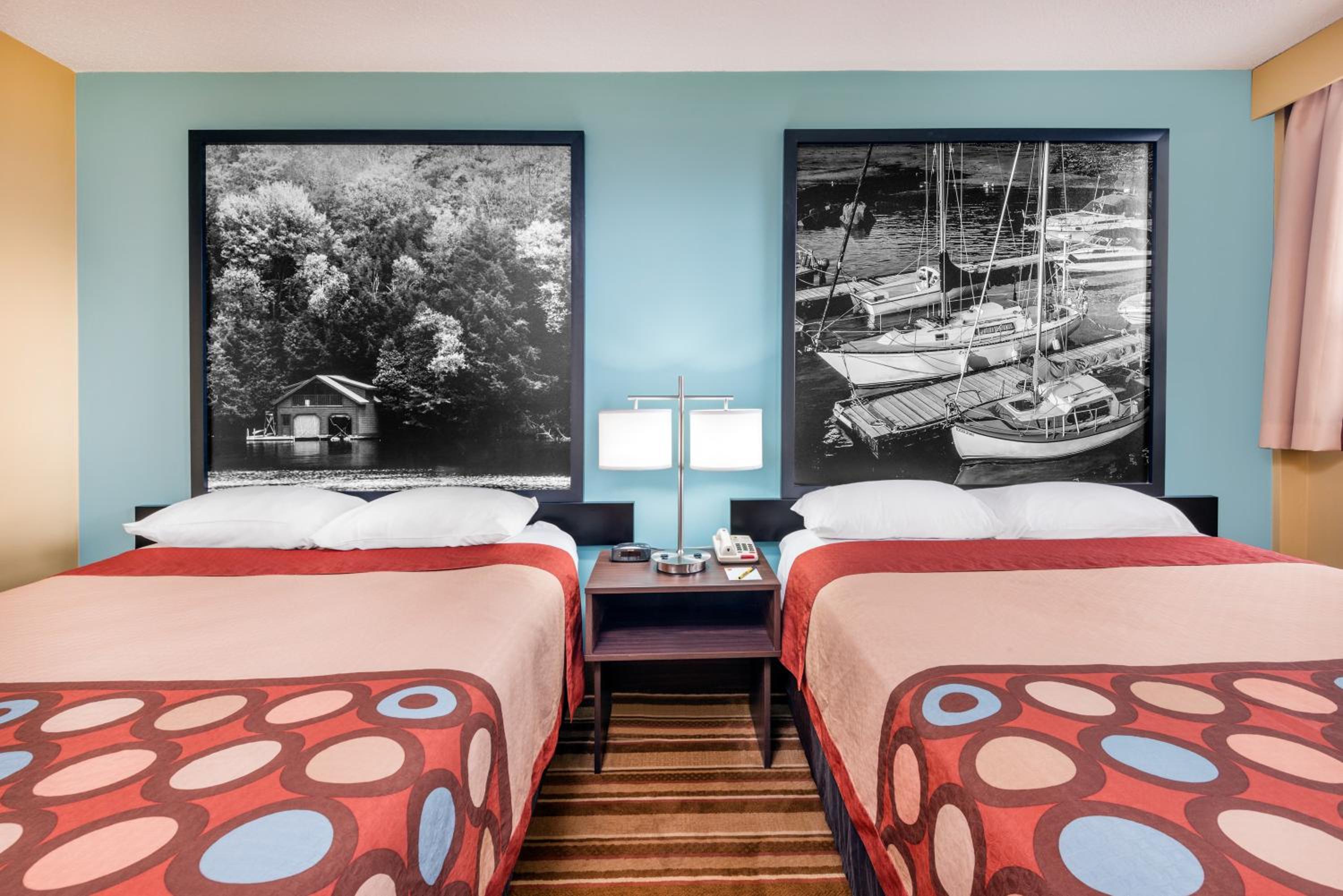 Queen Room with Two Queen Beds - Ground Floor/Non-Smoking - Photo 5