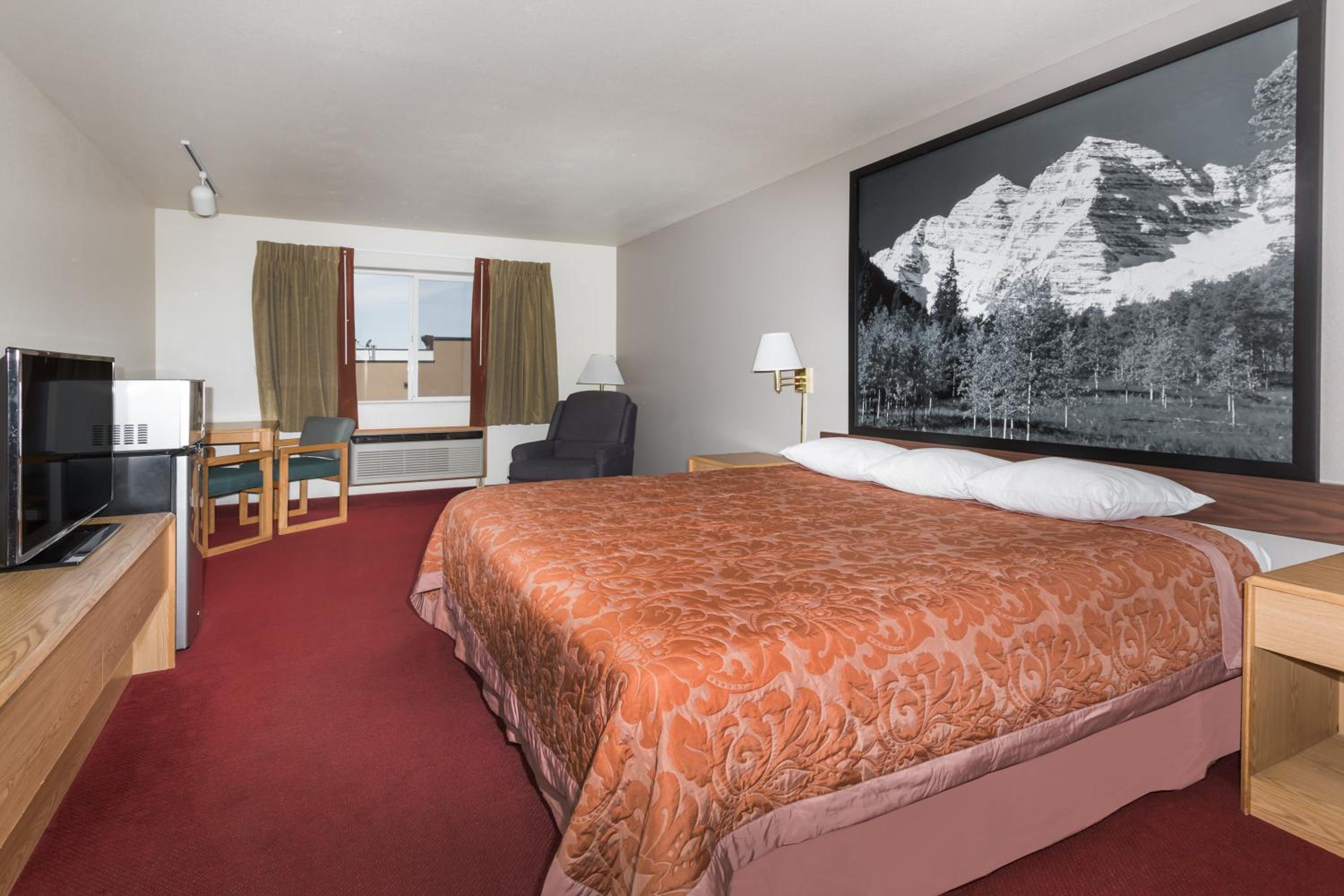 King Room - Non-Smoking - Photo 1