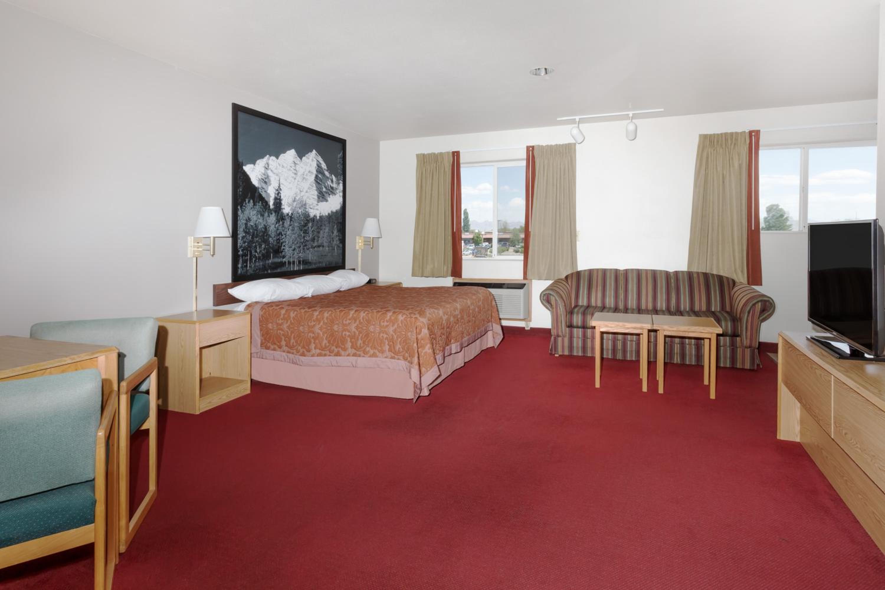 King Suite - Non-Smoking - Photo 3