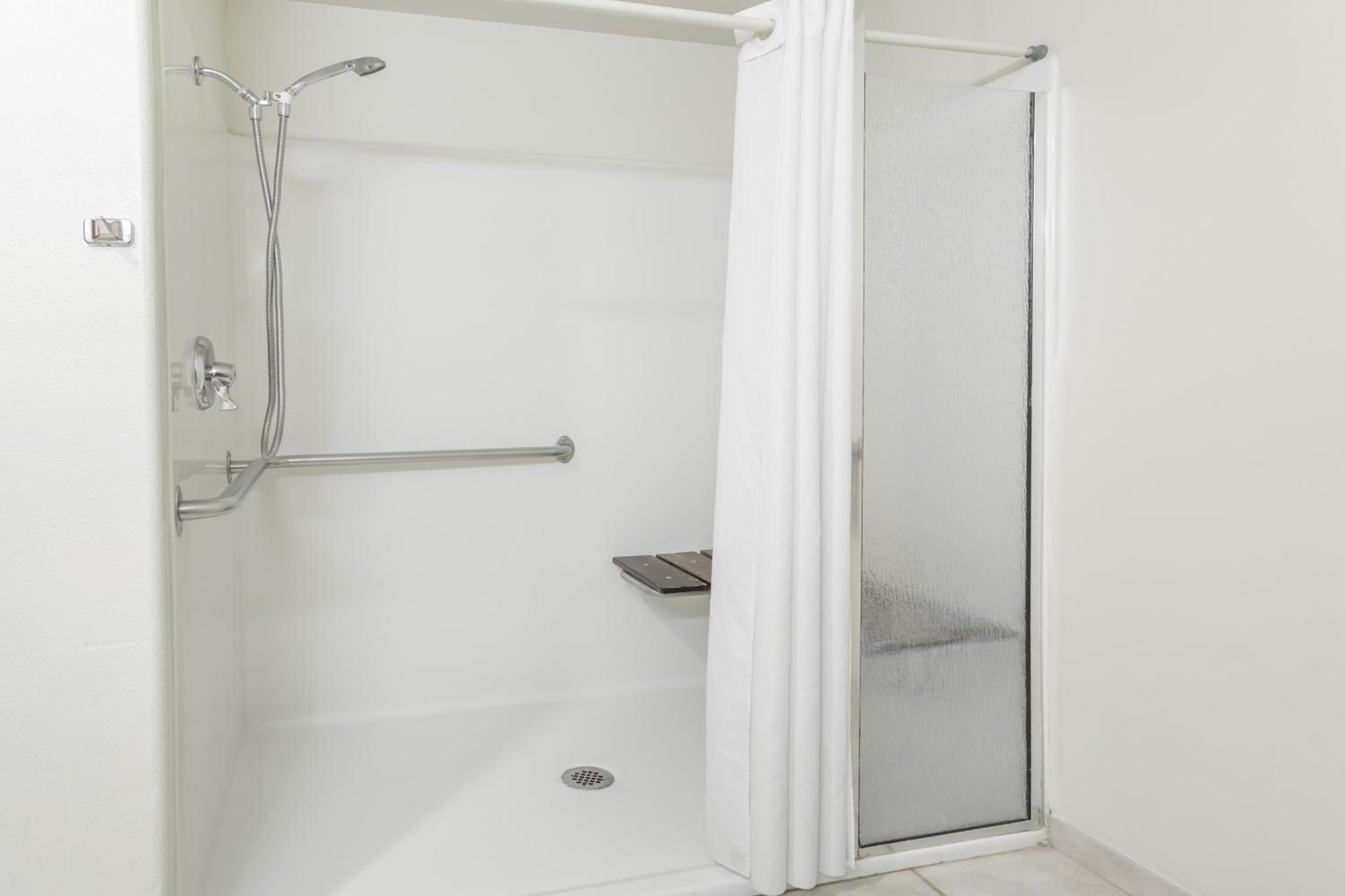 King Room - Disability Access - Non-Smoking - Photo 2
