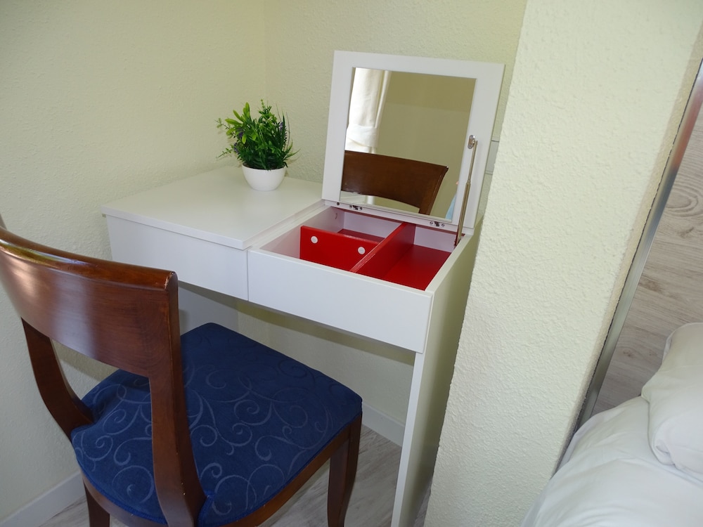 Double Room, 2 Twin Beds, Private Bathroom