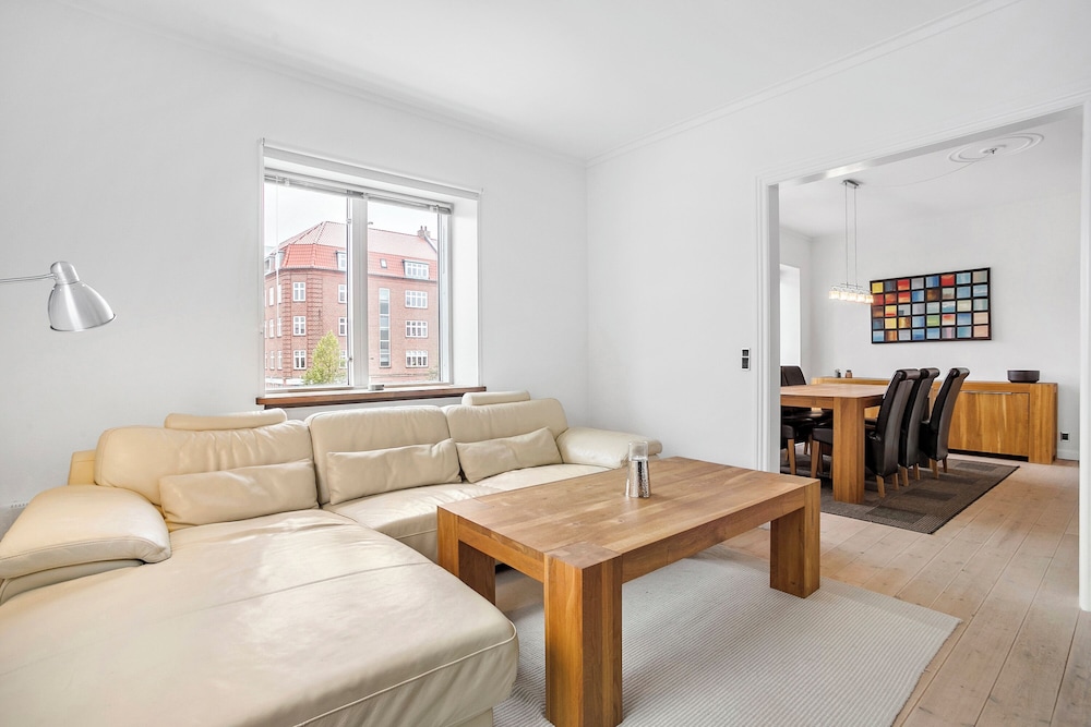 Apartment photo 1