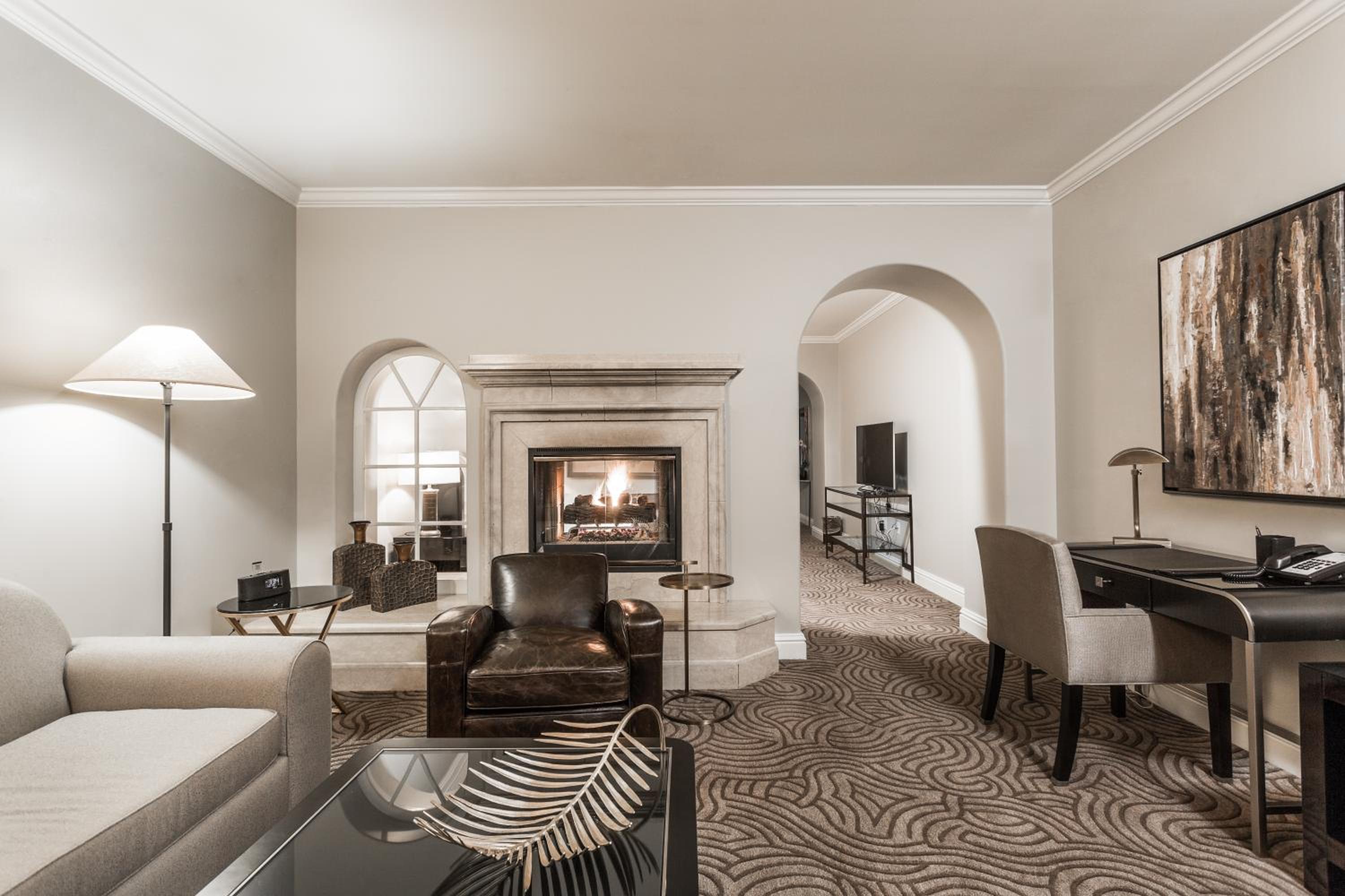 Superior King Suite - Photo 2